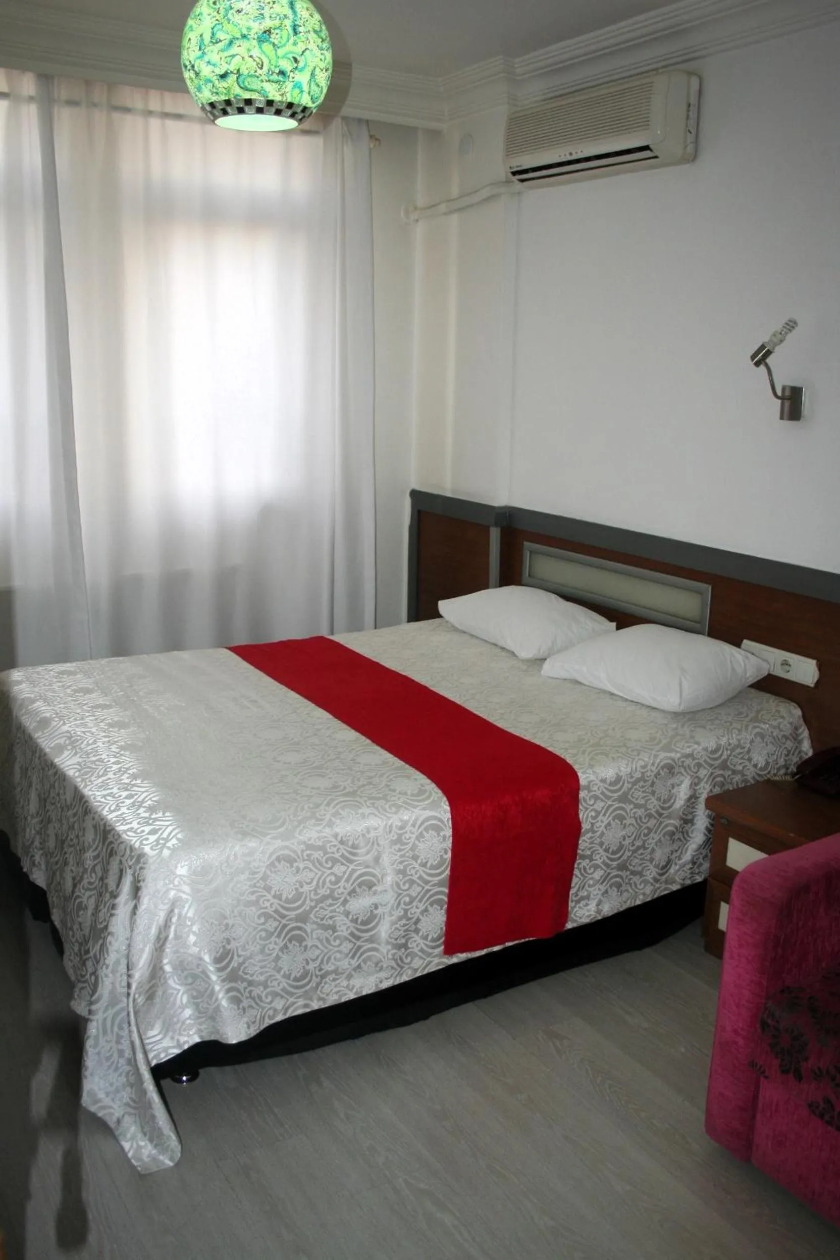 Bed in Yeni Kosk Esra Hotel
