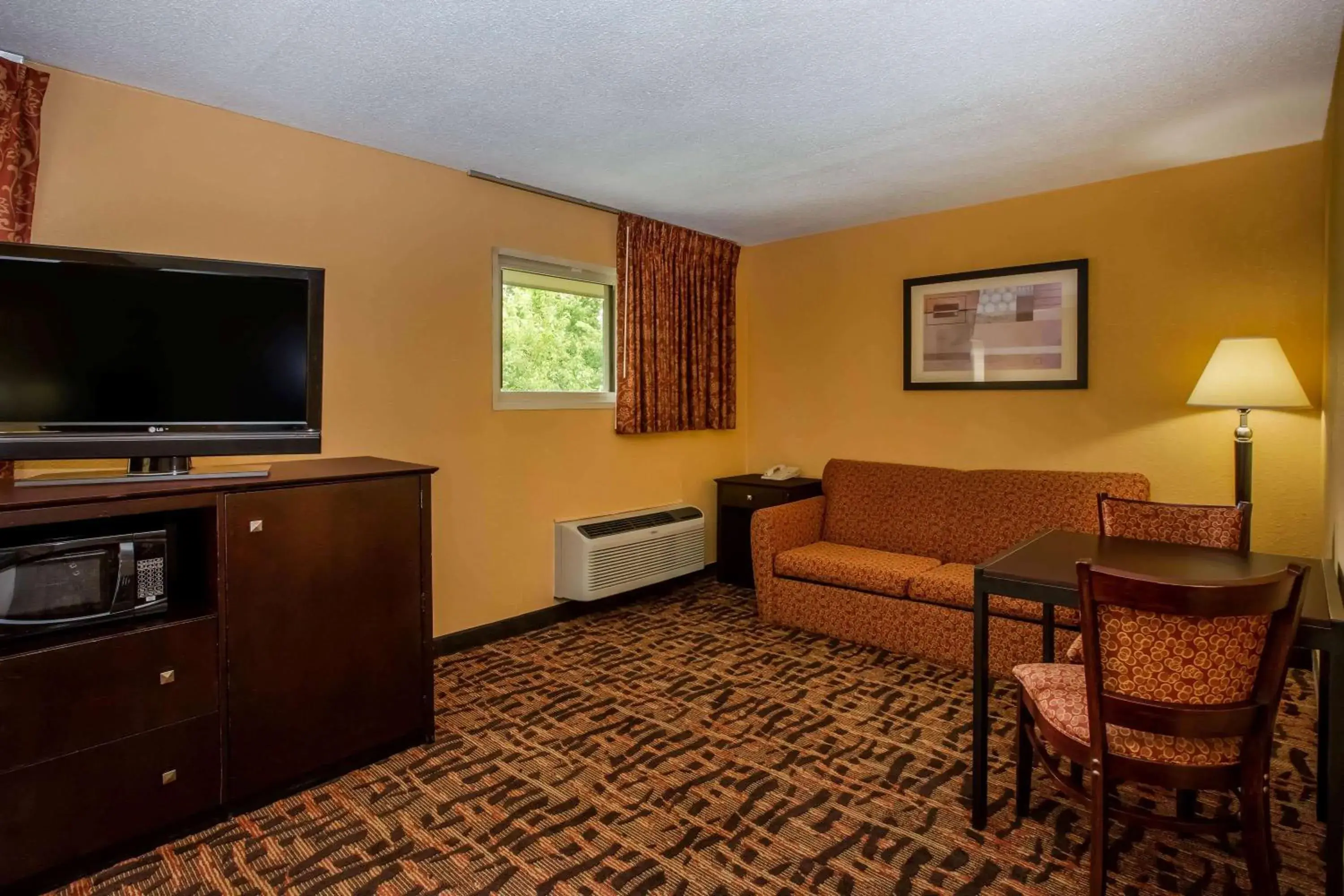 Photo of the whole room, TV/Entertainment Center in Super 8 by Wyndham Lawrence KU