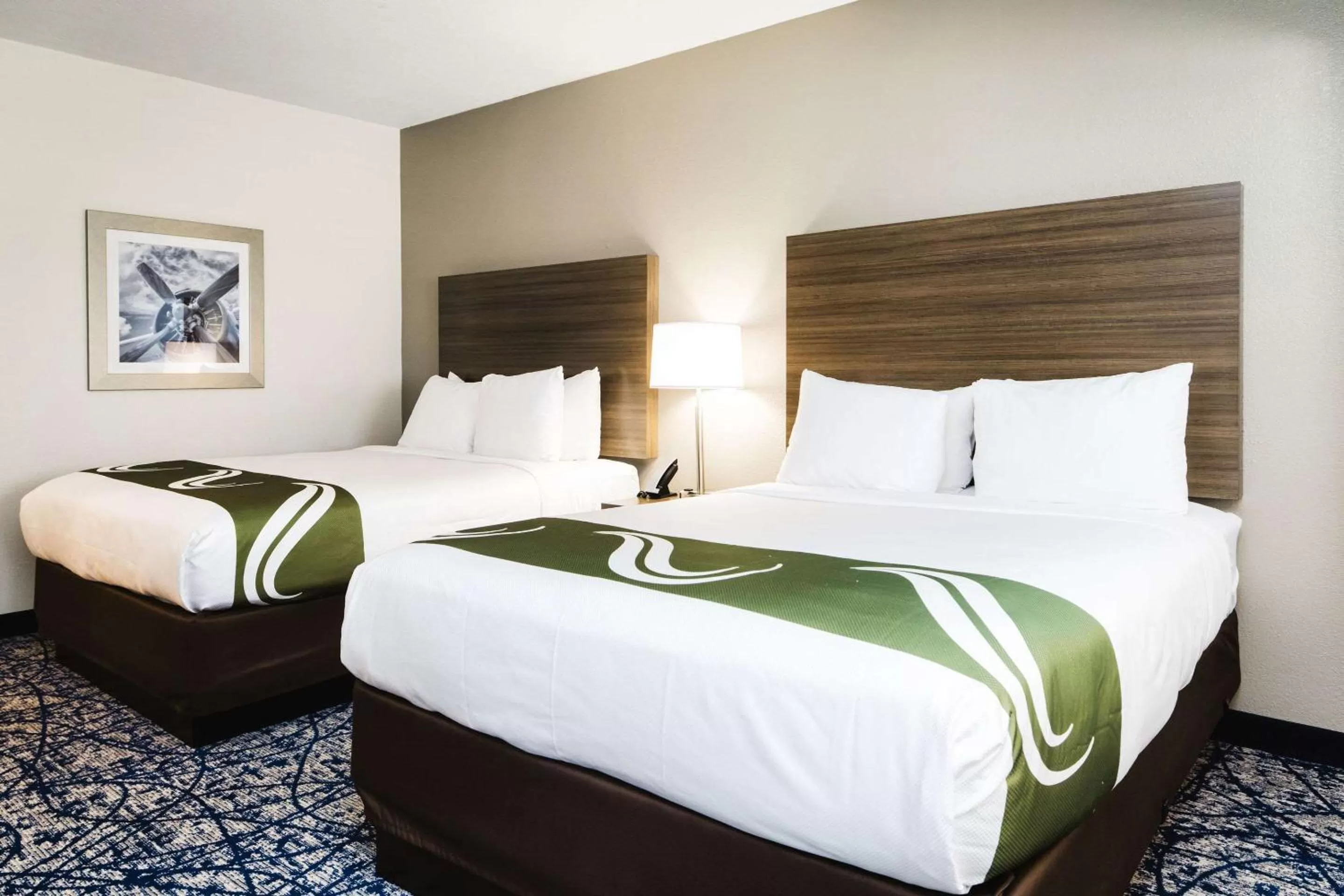 Bedroom in Quality Suites Houston Hobby Airport