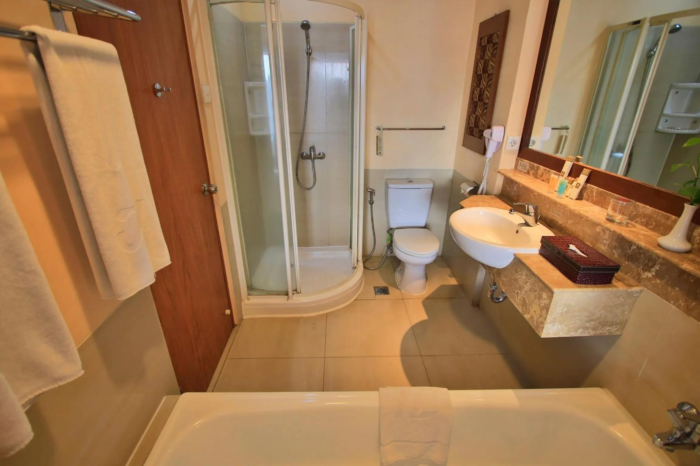 Shower in The Jayakarta Suites Bandung