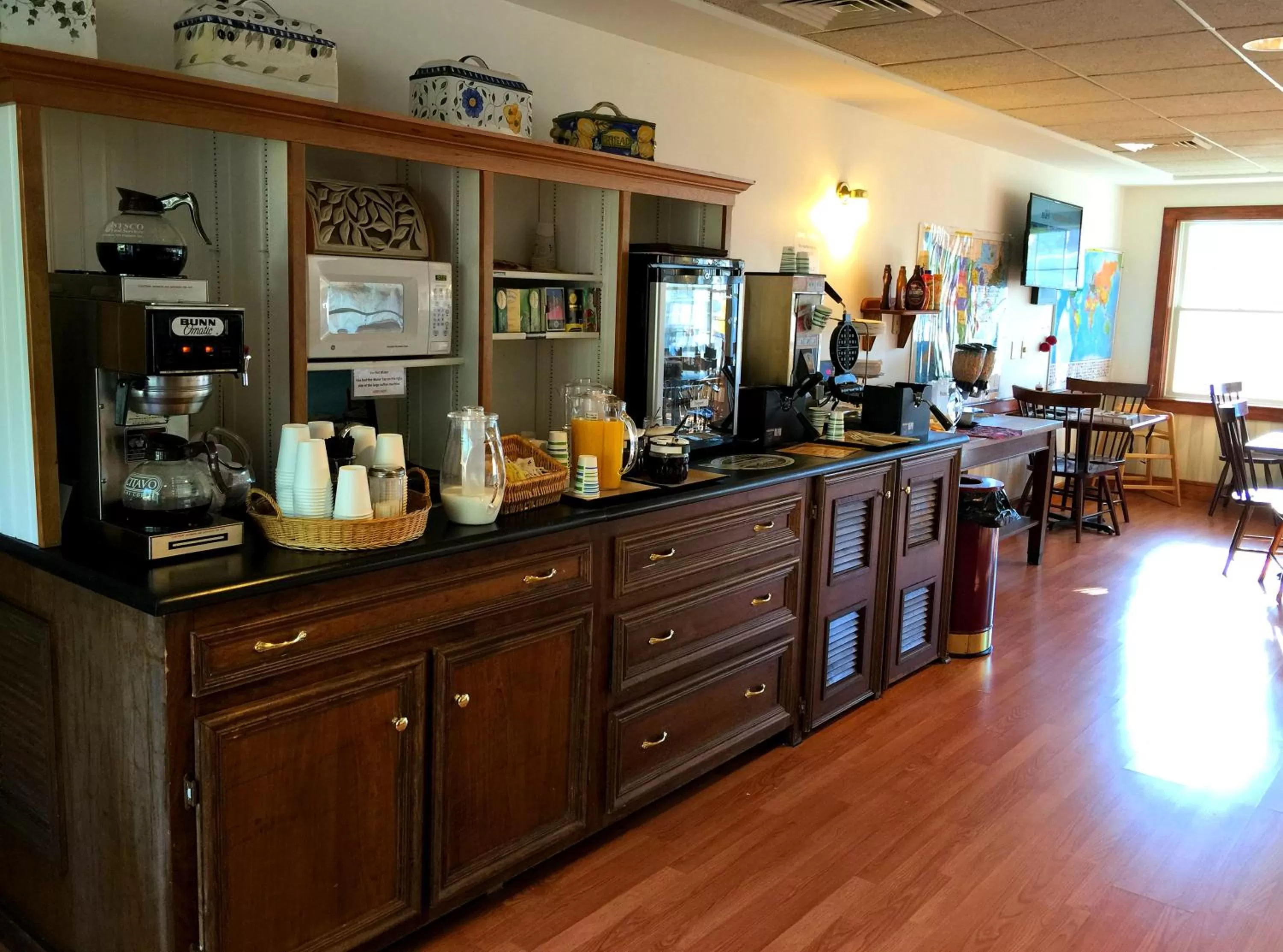 Restaurant/places to eat in Camden Riverhouse Hotel and Inn