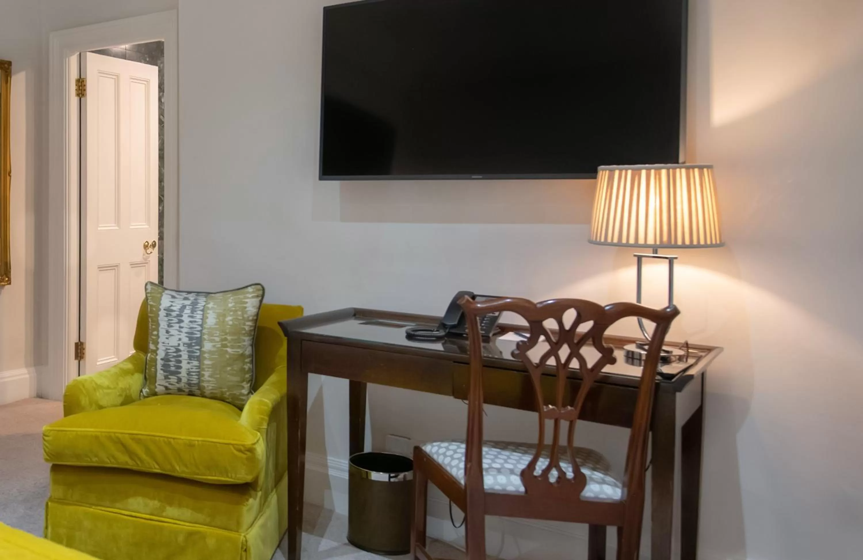 TV and multimedia in Dukes London