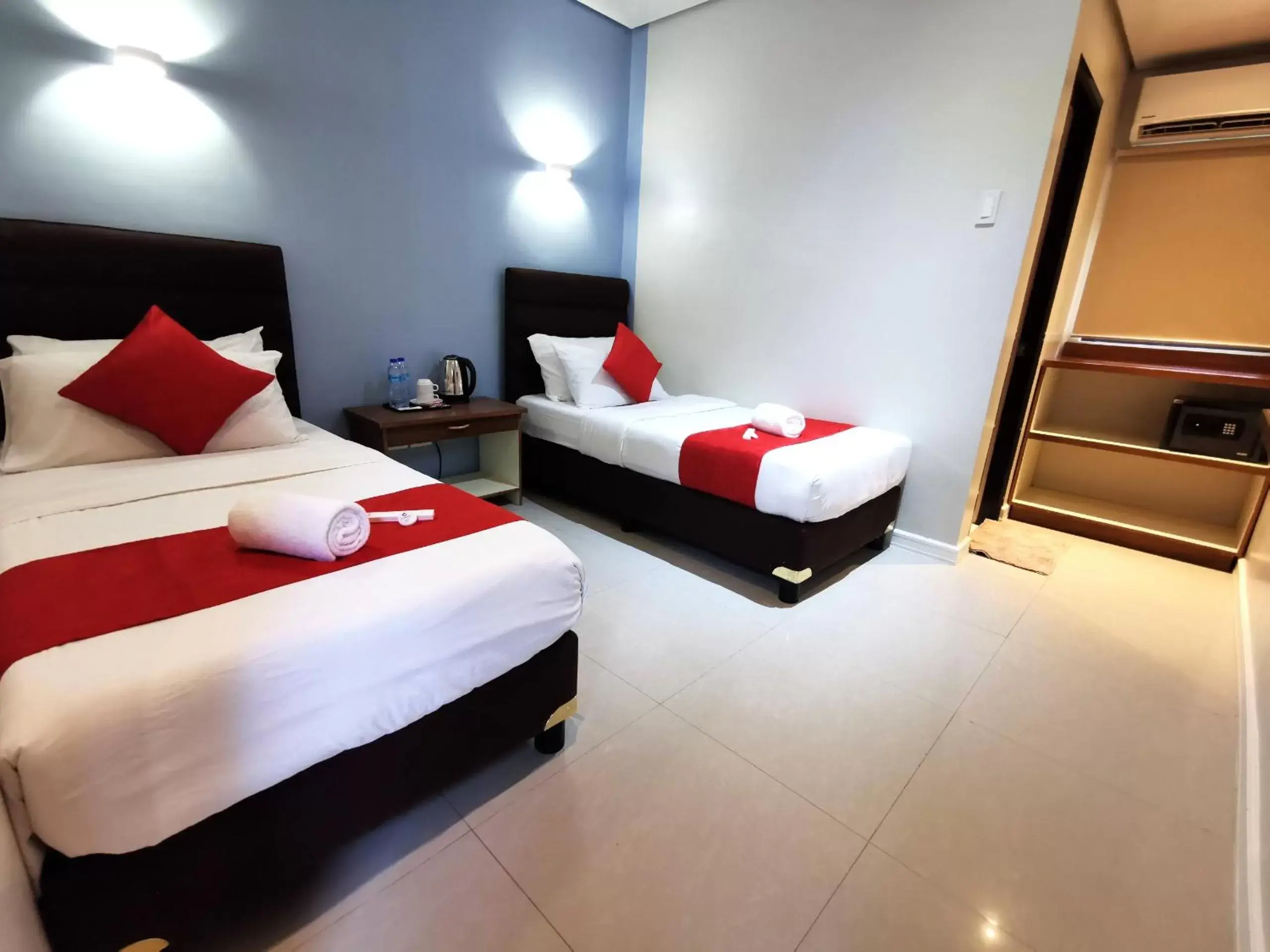 Standard Twin Room in Charms Hotel Standard Twin Room in Charms Hotel