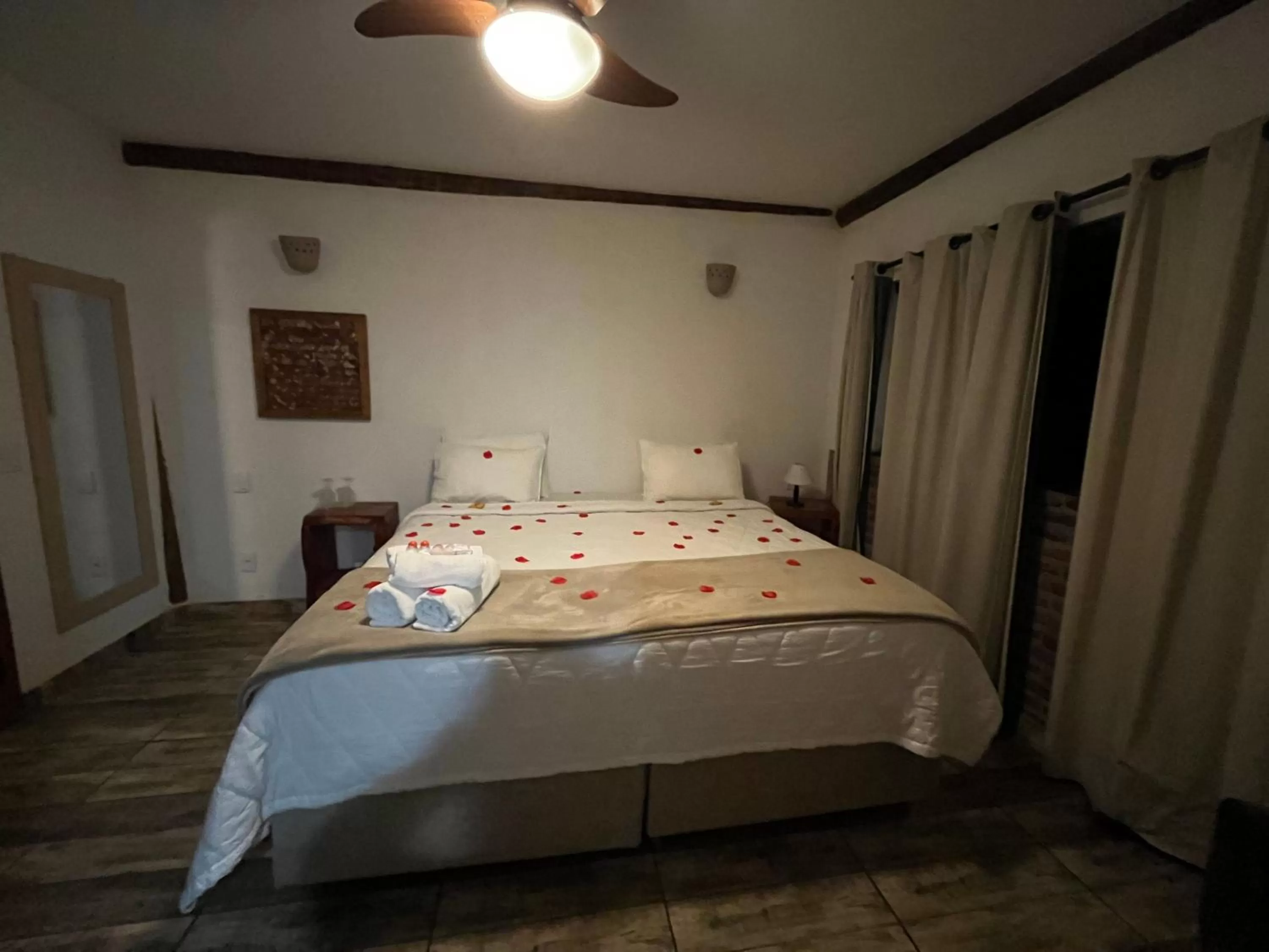 Bed in A Mi Manera Pousada , cerveja própria e Bistrô !