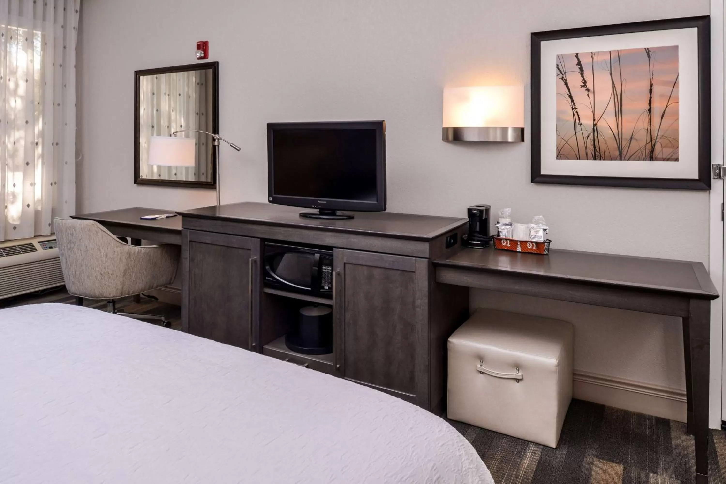 Bedroom, Bed in Hampton Inn Fort Lauderdale Plantation