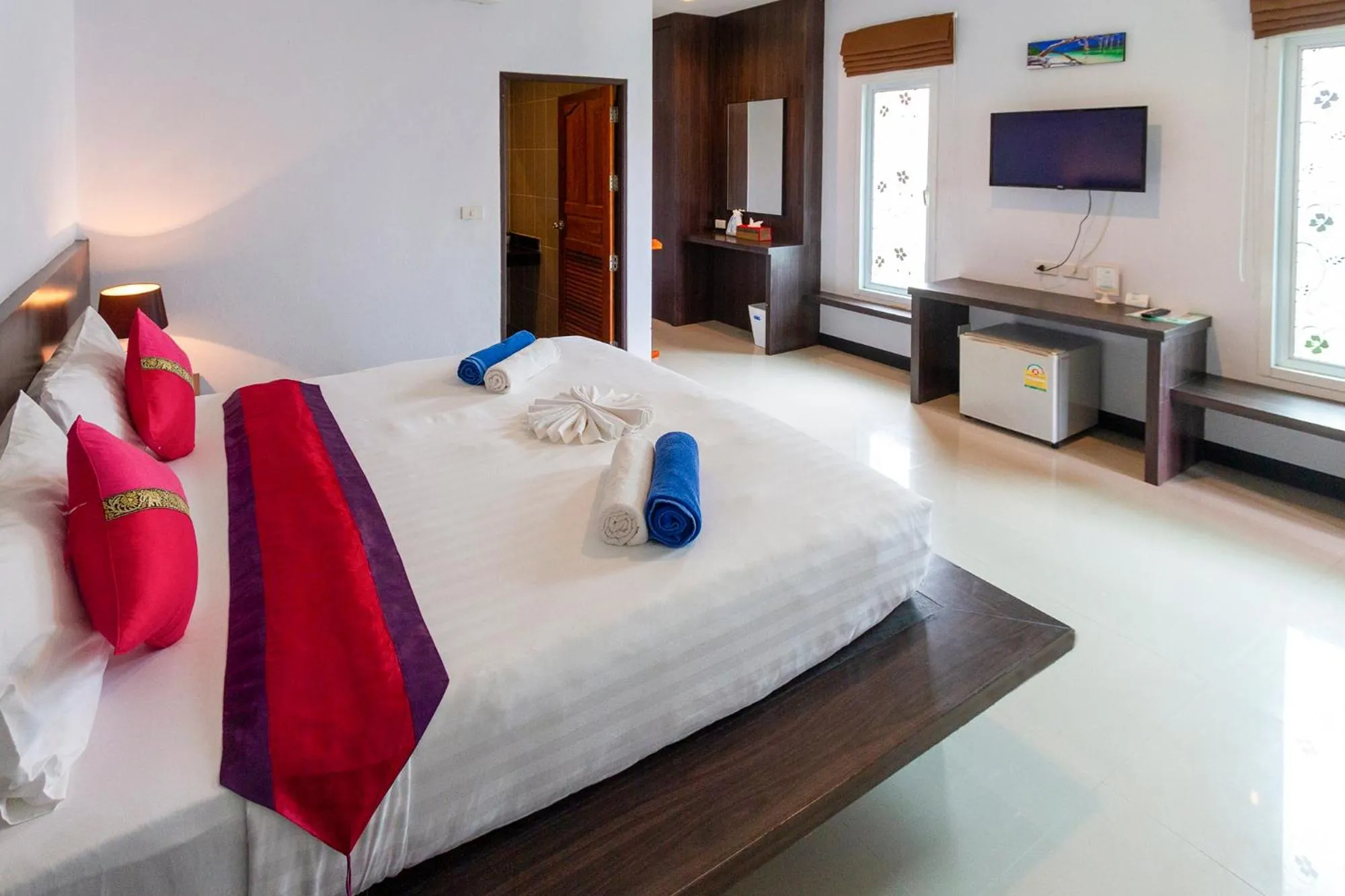 TV and multimedia, Bed in Lanta Lapaya Resort
