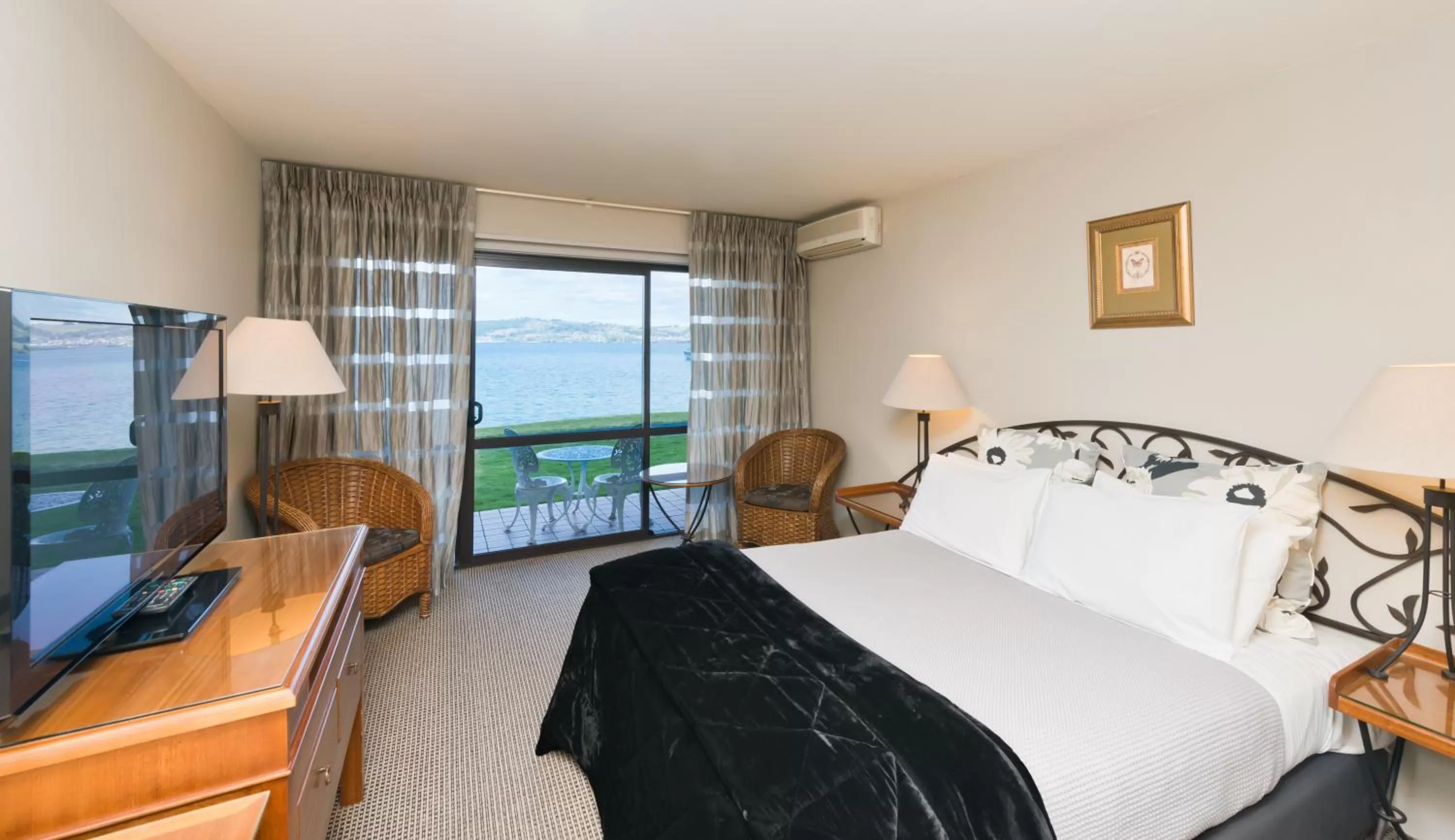 View (from property/room), Bed in Millennium Hotel & Resort Manuels Taupo
