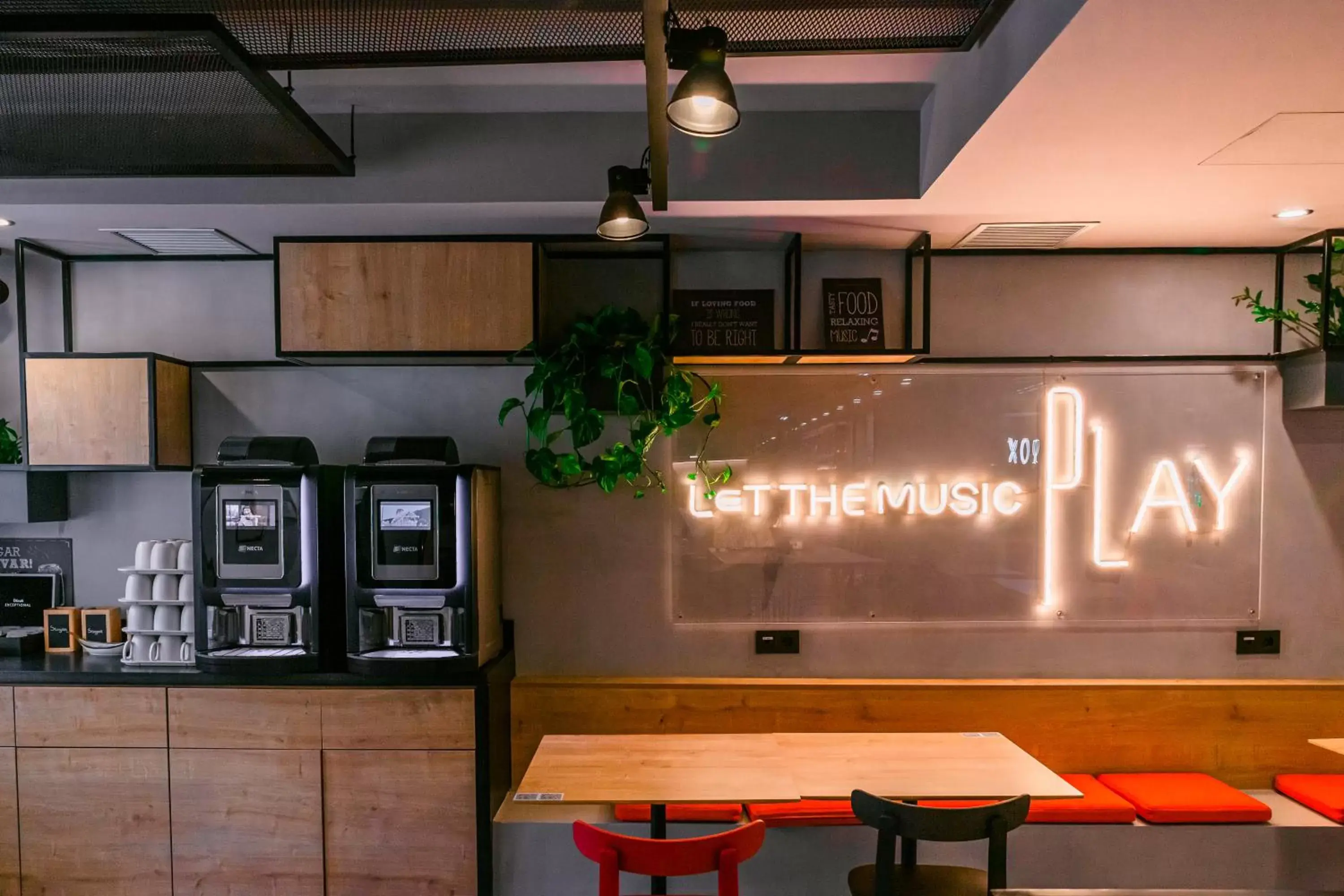 Property building in ibis Porto Centro Mercado Bolhao Property building in ibis Porto Centro Mercado Bolhao