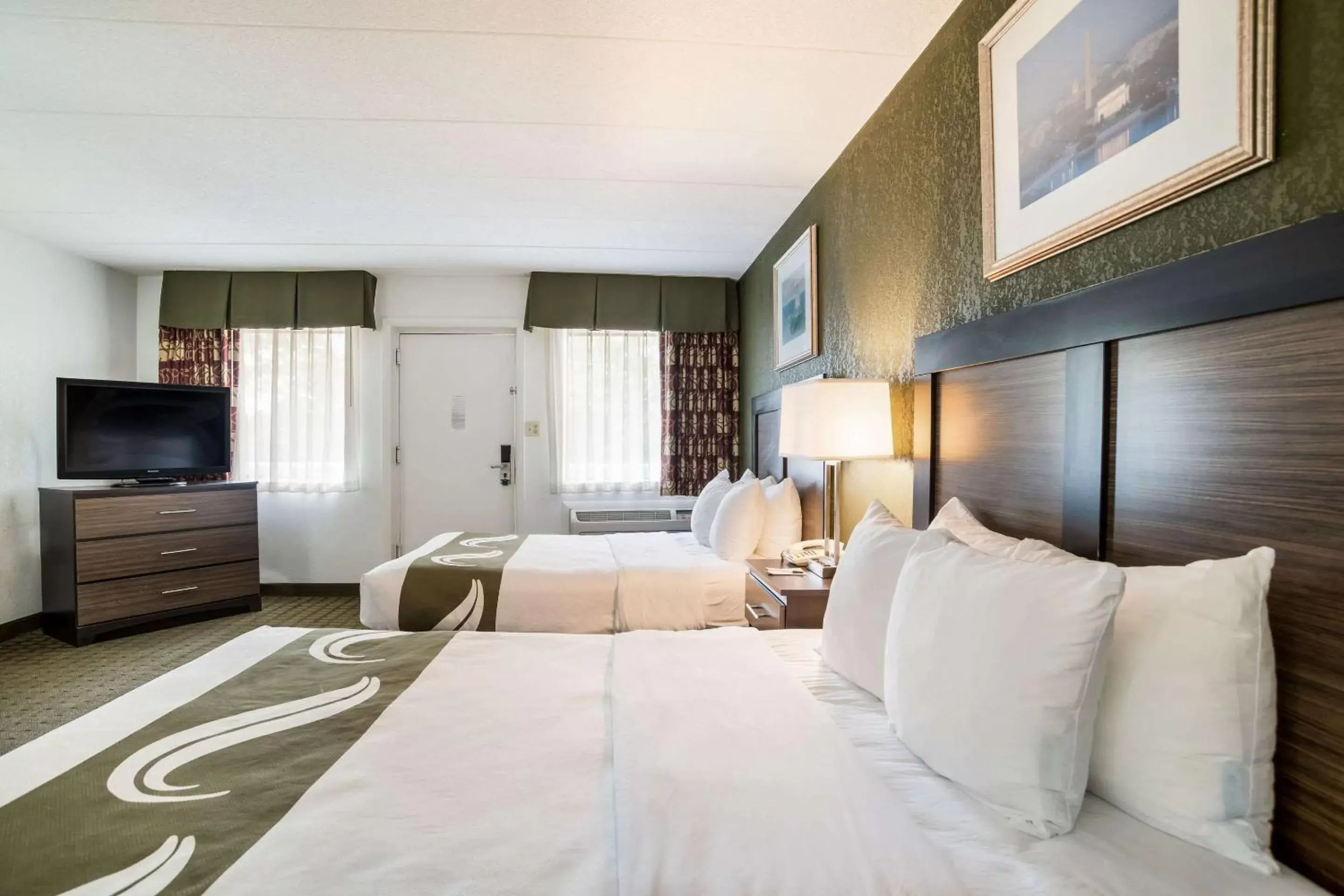 Photo of the whole room, Bed in Quality Inn Mount Vernon Photo of the whole room, Bed in Quality Inn Mount Vernon