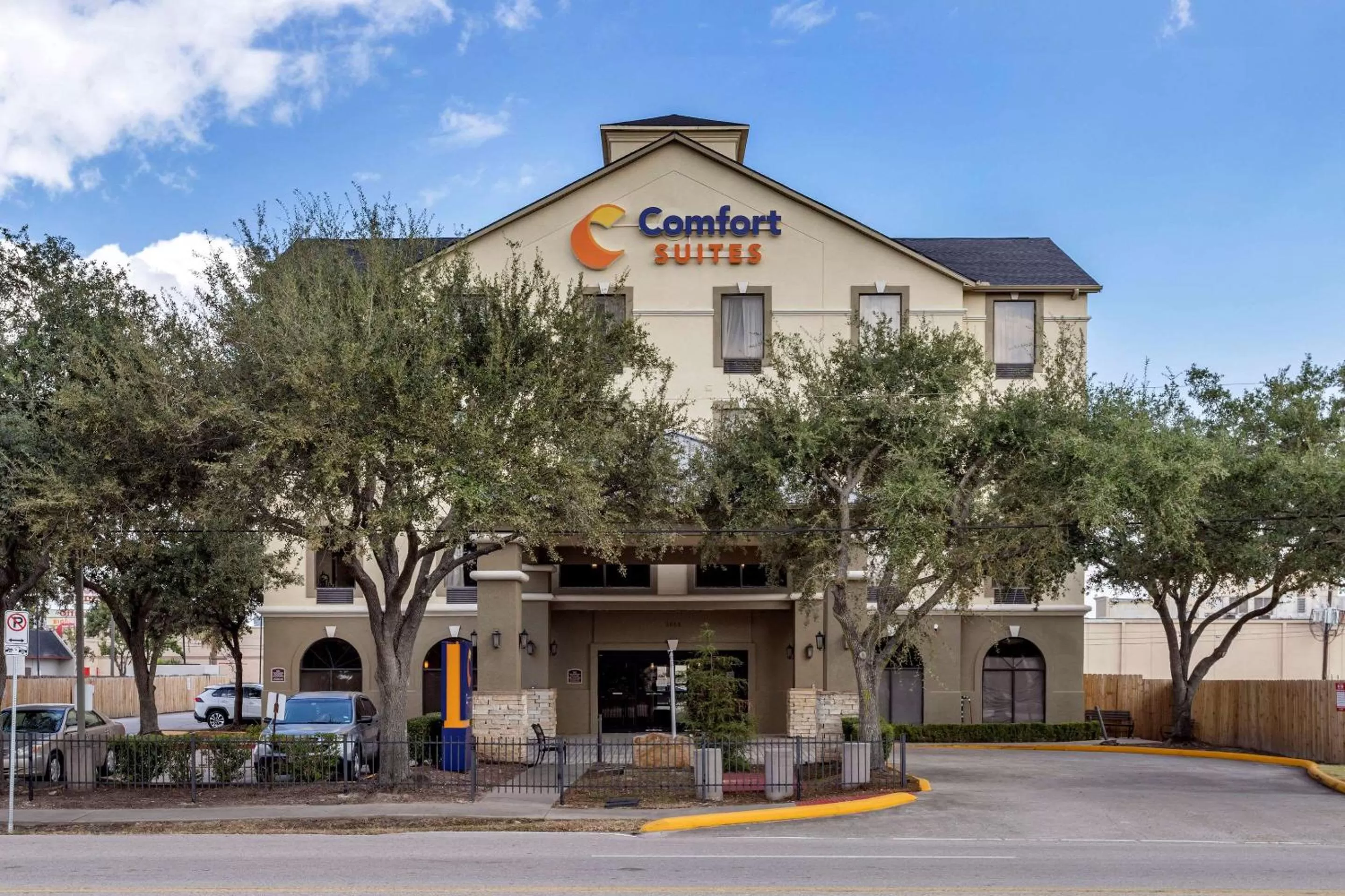 Property building in Comfort Suites Houston near Medical Center- NRG Stadium
