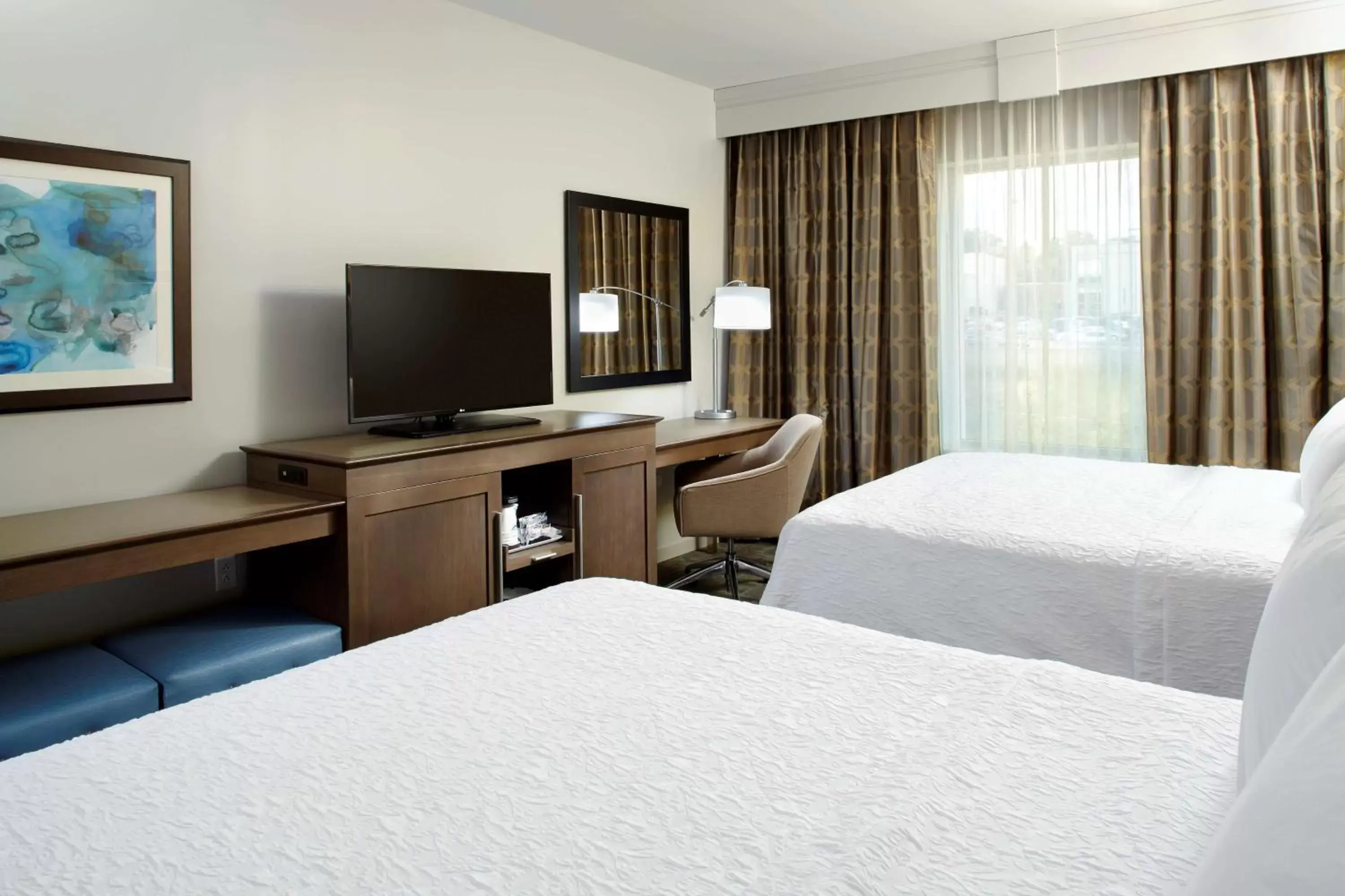 Bed in Hampton Inn & Suites Pittsburgh Airport South/Settlers Ridge