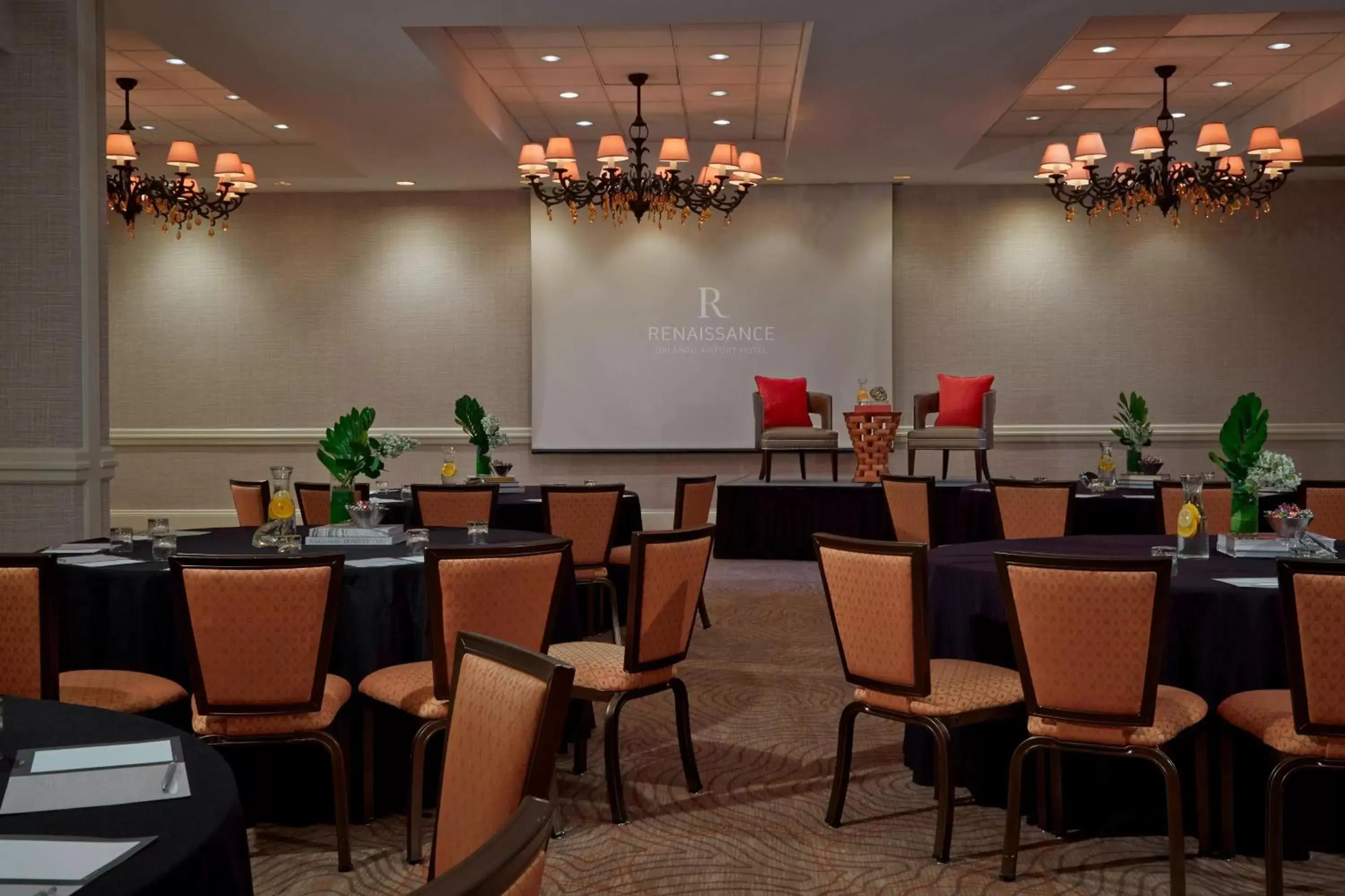 Meeting/conference room, Restaurant/Places to Eat in Renaissance Orlando Airport Hotel