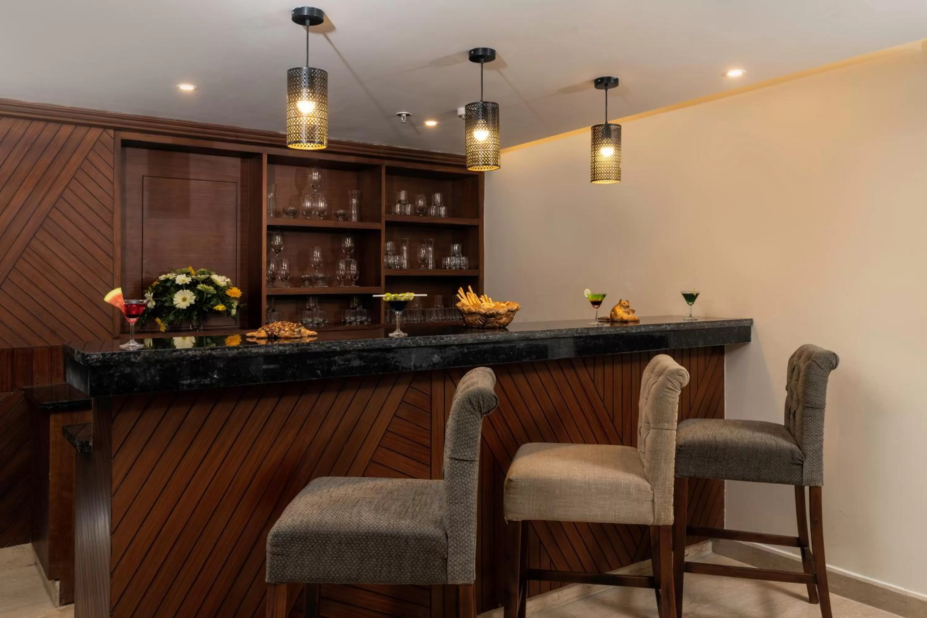 Restaurant/places to eat in Cygnett Inn Paras