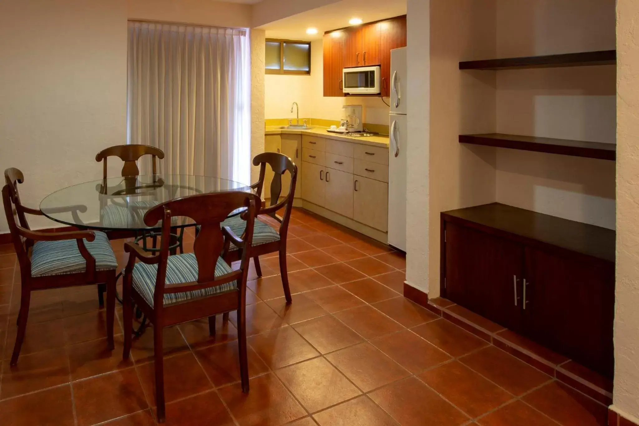 Photo of the whole room, Dining Area in Gamma Merida El Castellano