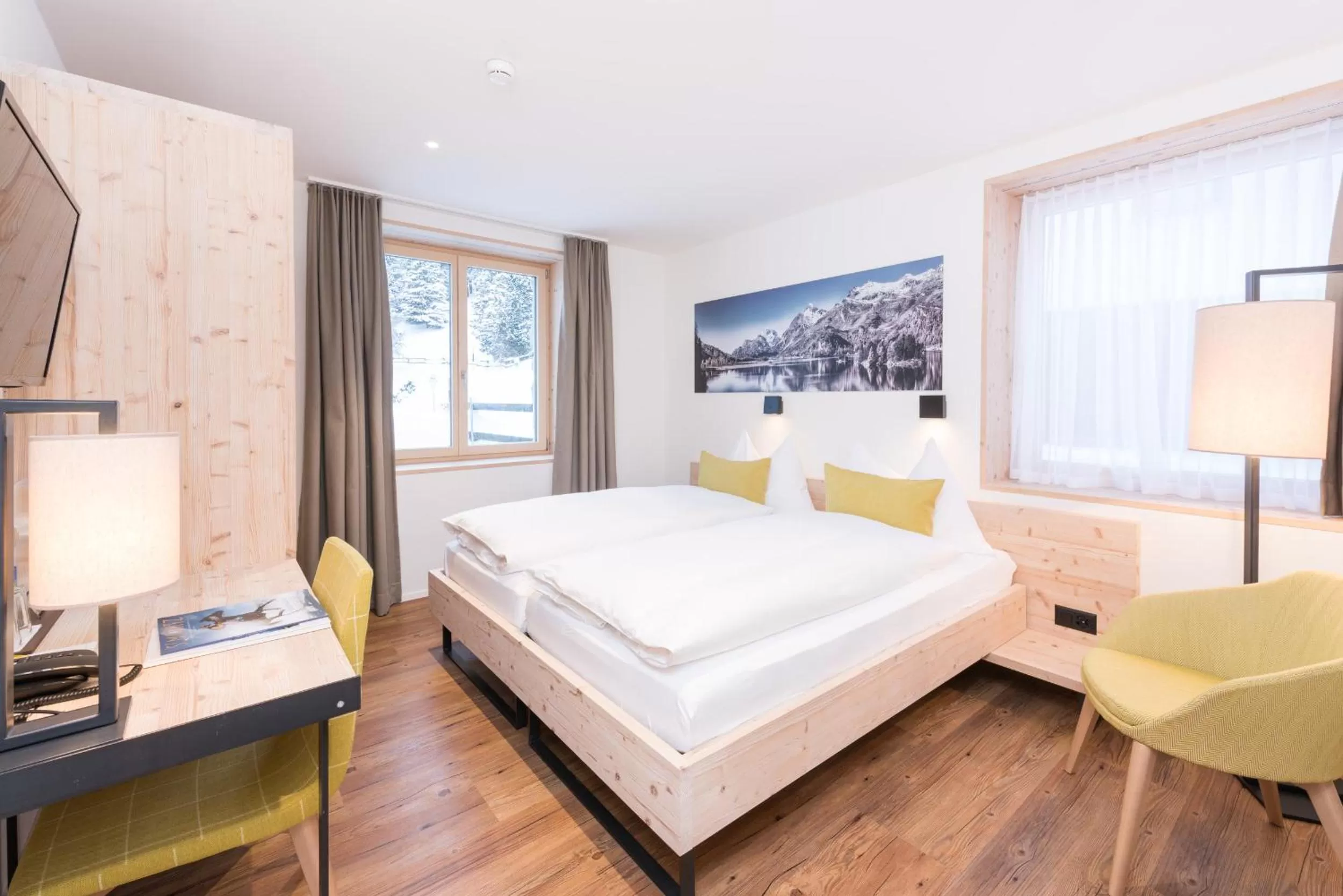 Photo of the whole room, Bed in Berghotel Randolins