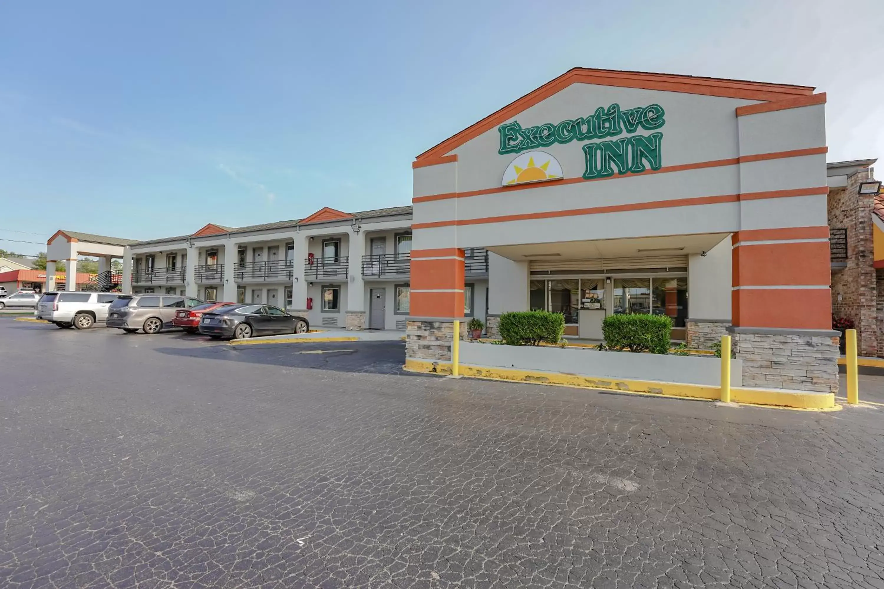 Facade/entrance, Property Building in Executive Inn Locust Grove