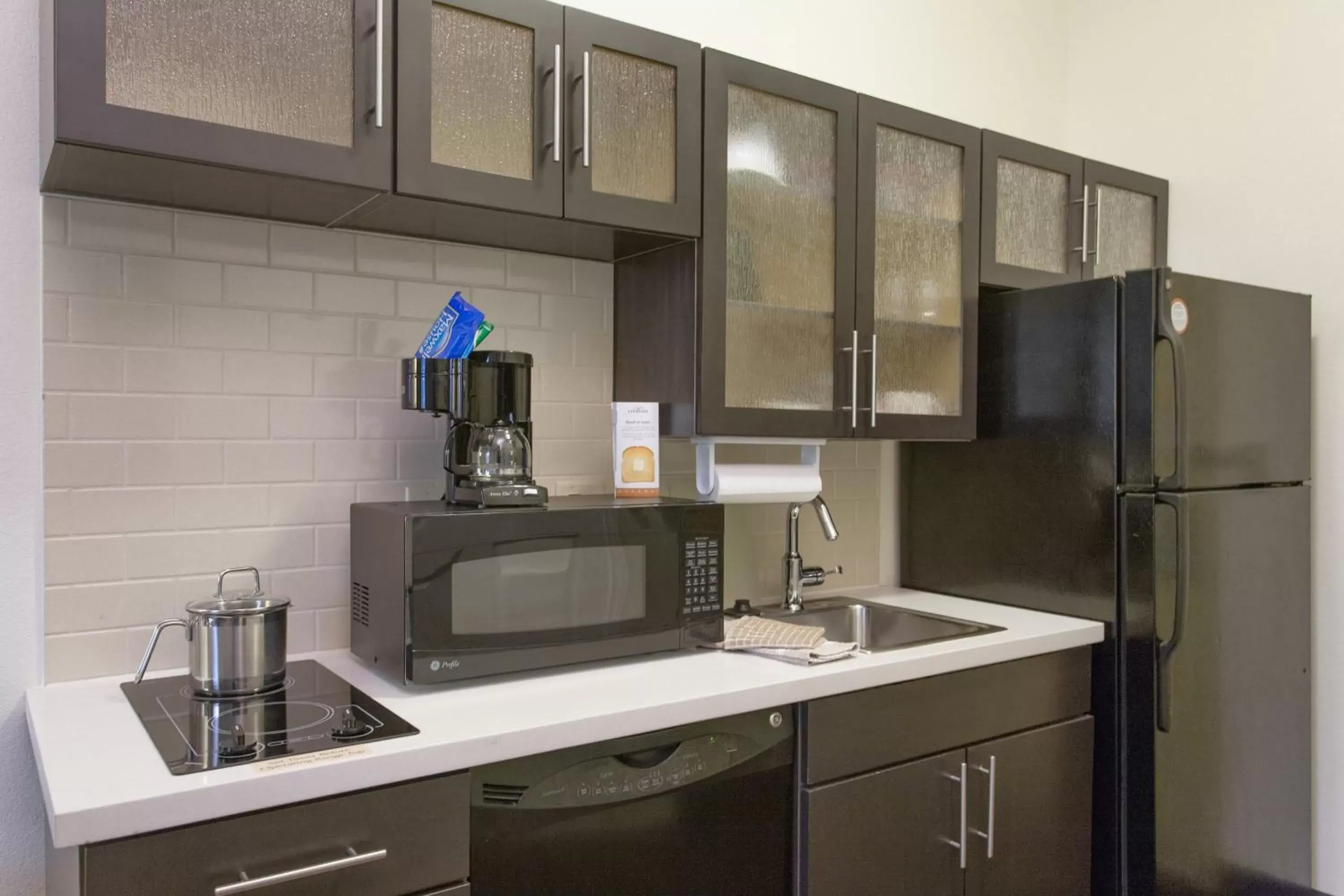 Photo of the whole room, Kitchen/Kitchenette in Candlewood Suites San Marcos, an IHG Hotel