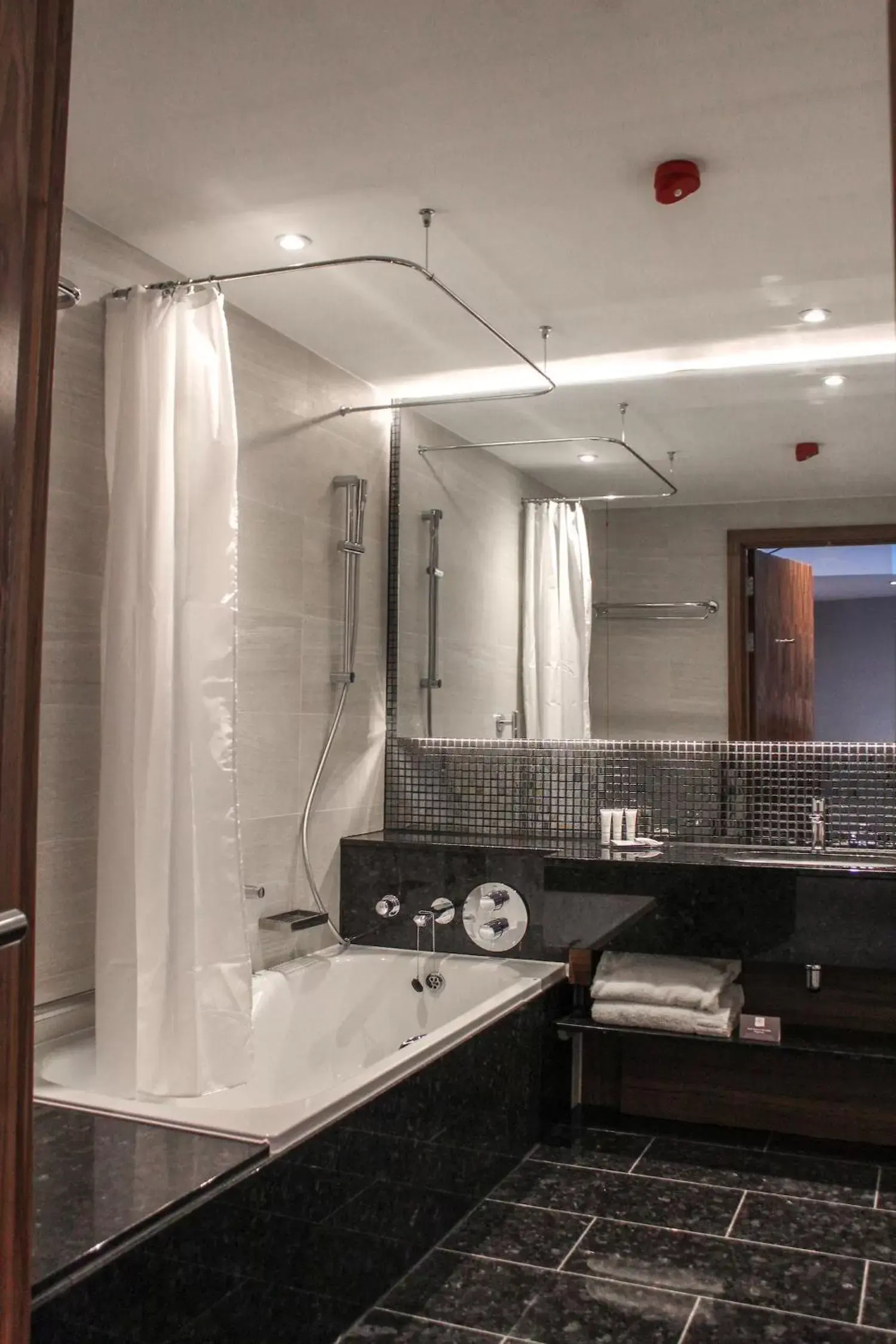 Bath, Bathroom in Crowne Plaza London Heathrow T4, an IHG Hotel