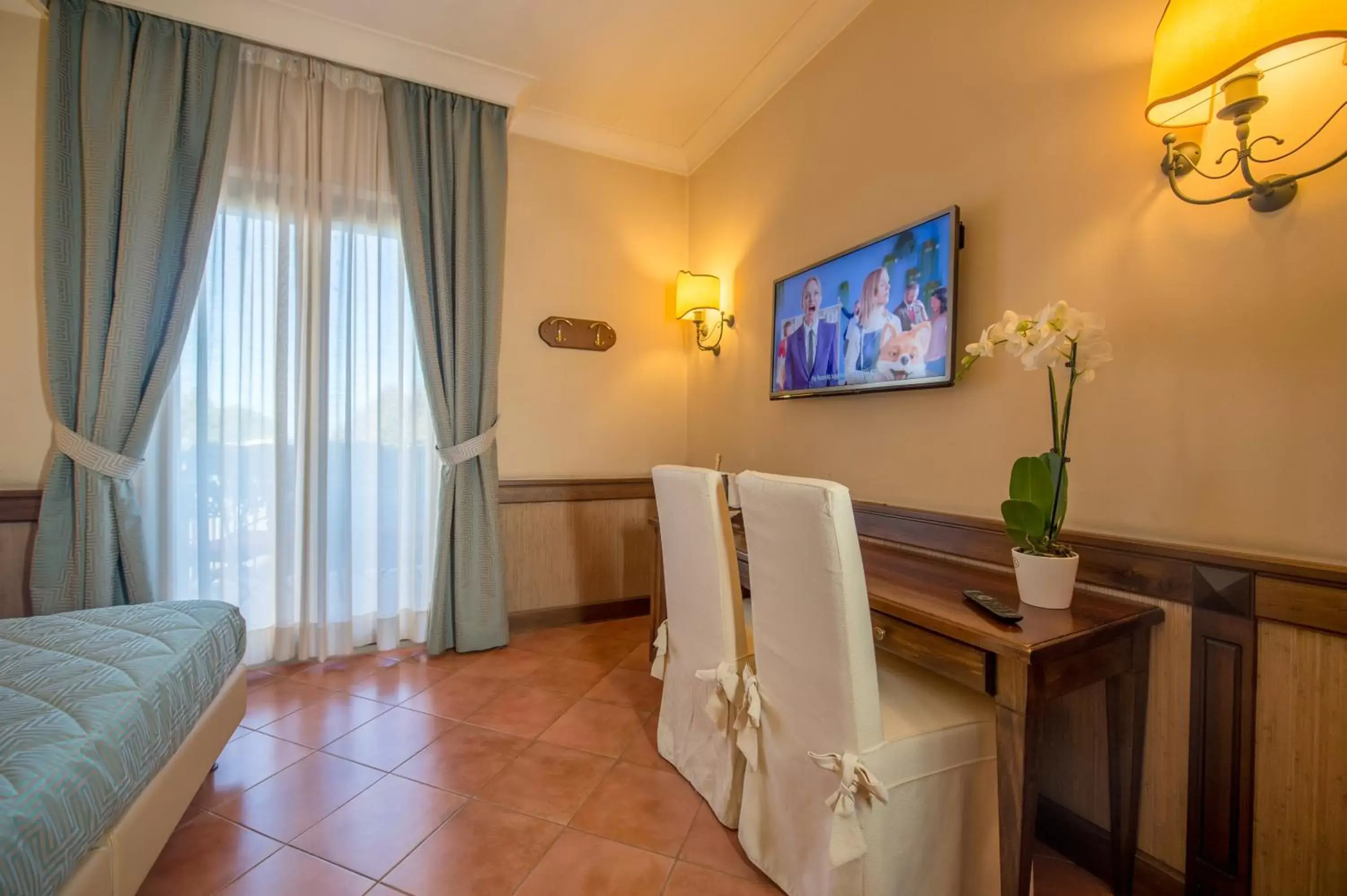 Seating area, TV/Entertainment Center in Hotel Michelangelo