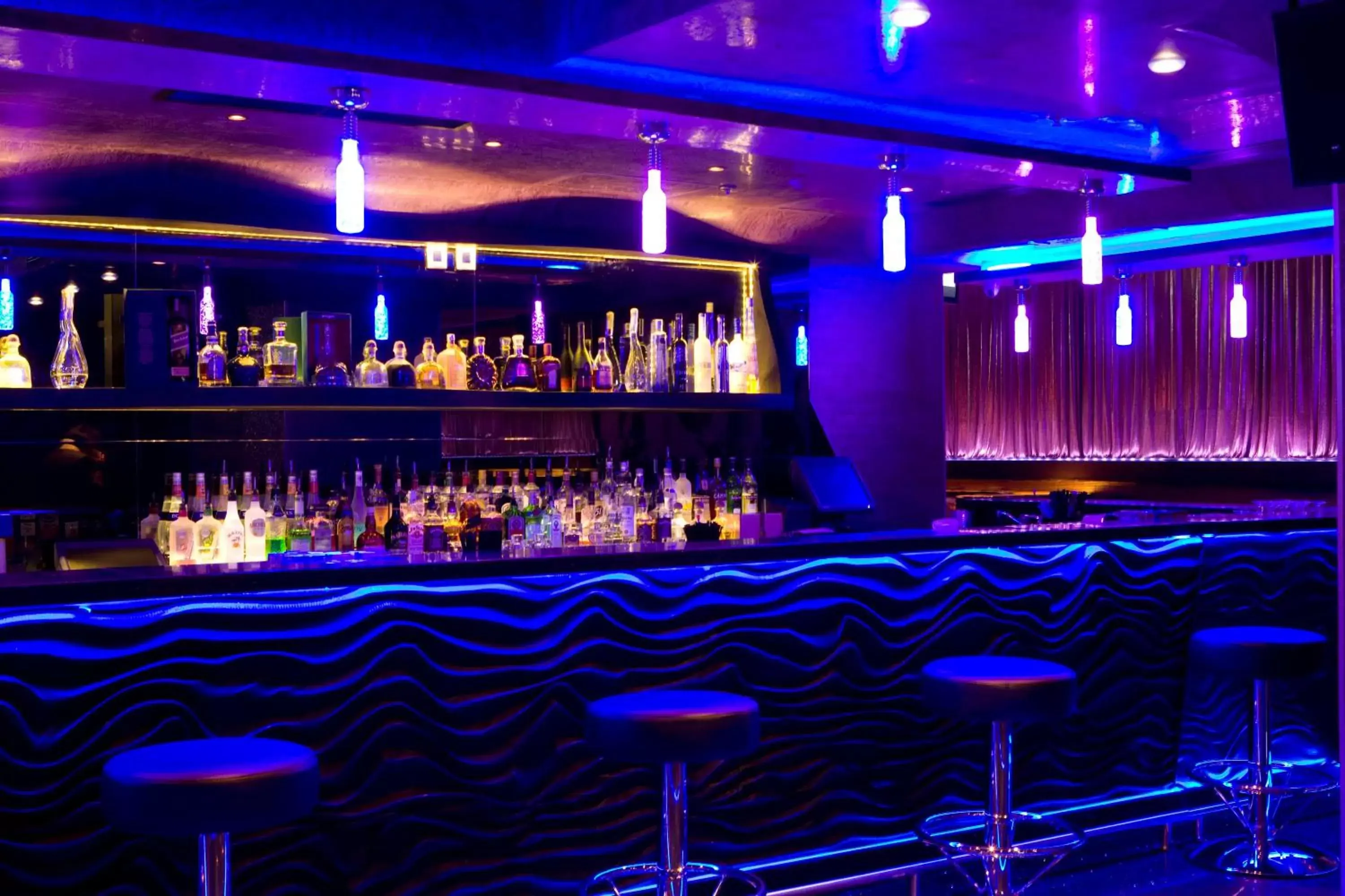 Nightclub / DJ, Lounge/Bar in Elite Crystal Hotel