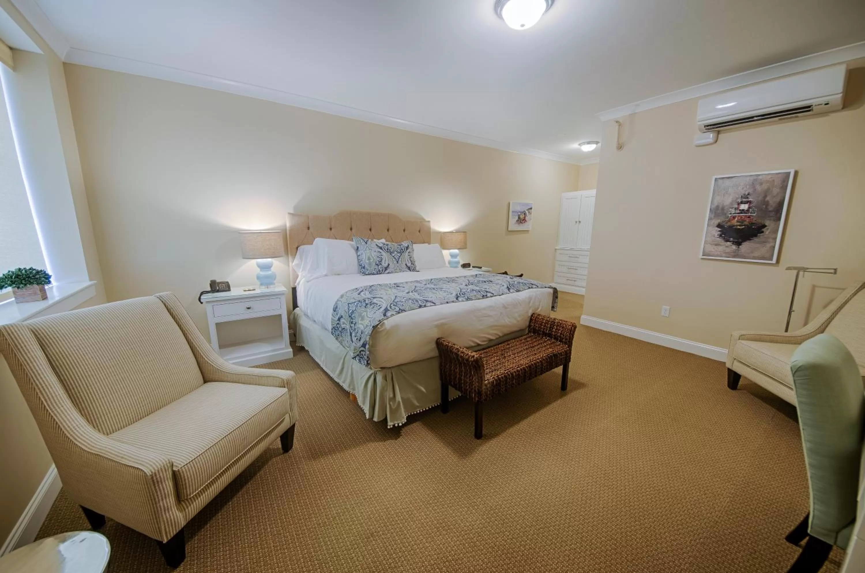 Photo of the whole room, Bed in The Inn At Ring's Island