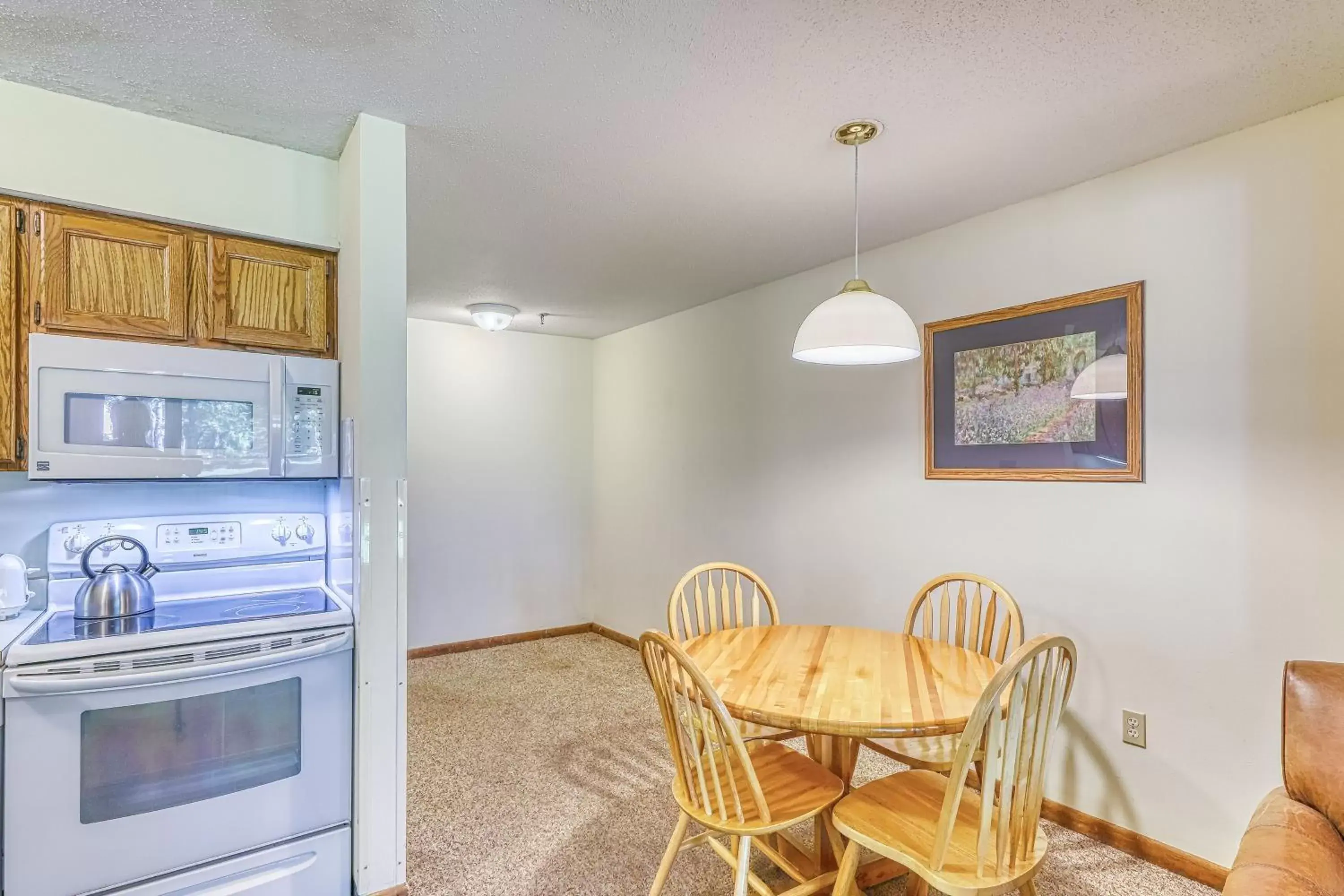 Dining Area in Mountain Green, Unit 3B16