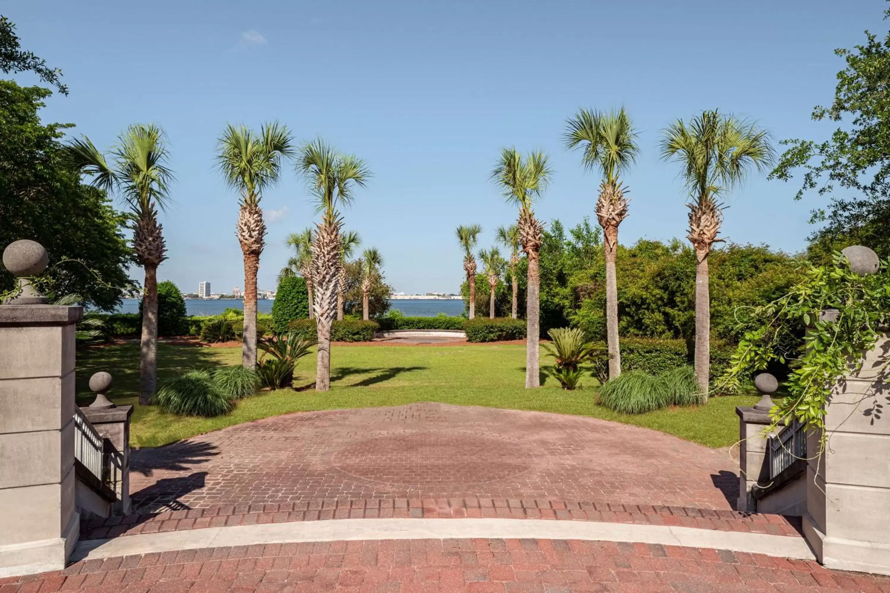 Garden in Embassy Suites by Hilton Charleston Harbor Mt. Pleasant