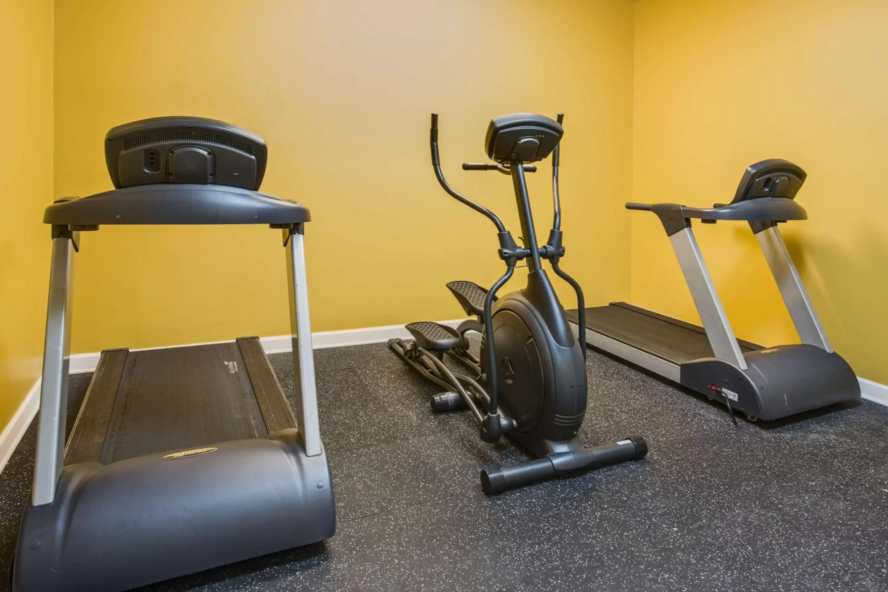 Activities, Fitness Center/Facilities in Country Inn & Suites by Radisson, Gurnee, IL