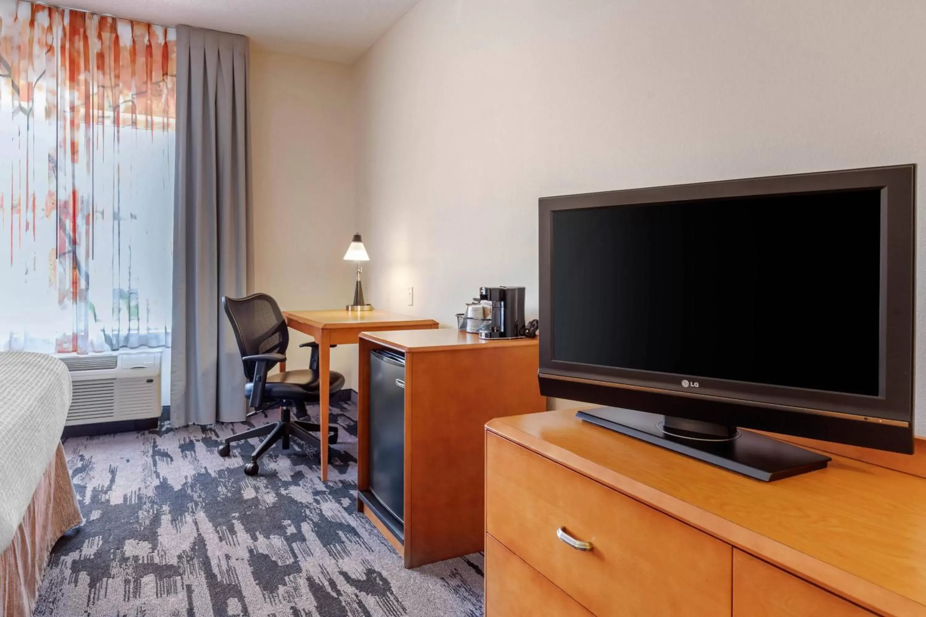 Photo of the whole room, TV/Entertainment Center in Fairfield Inn & Suites by Marriott Rockford