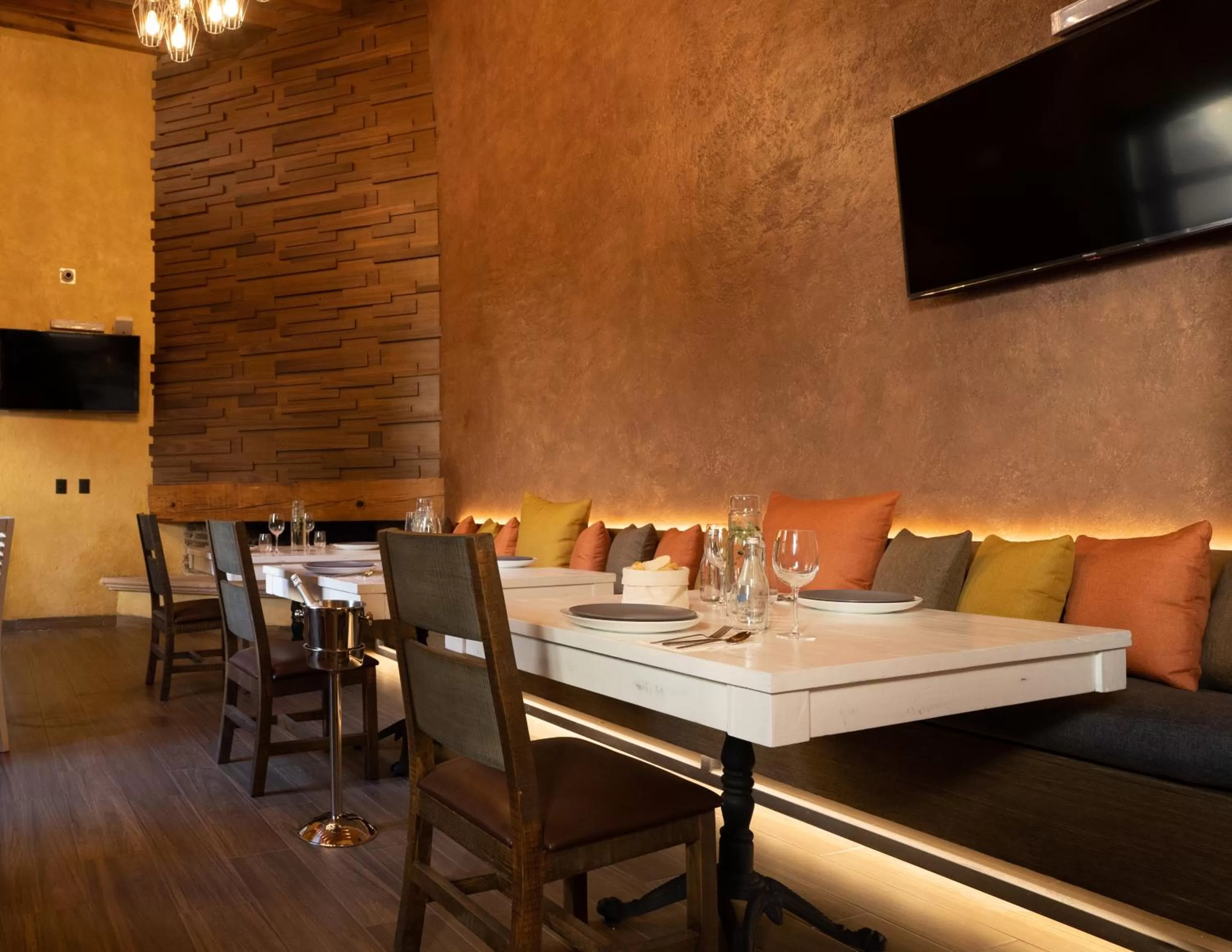 Restaurant/places to eat in Hotel Patio Santiago