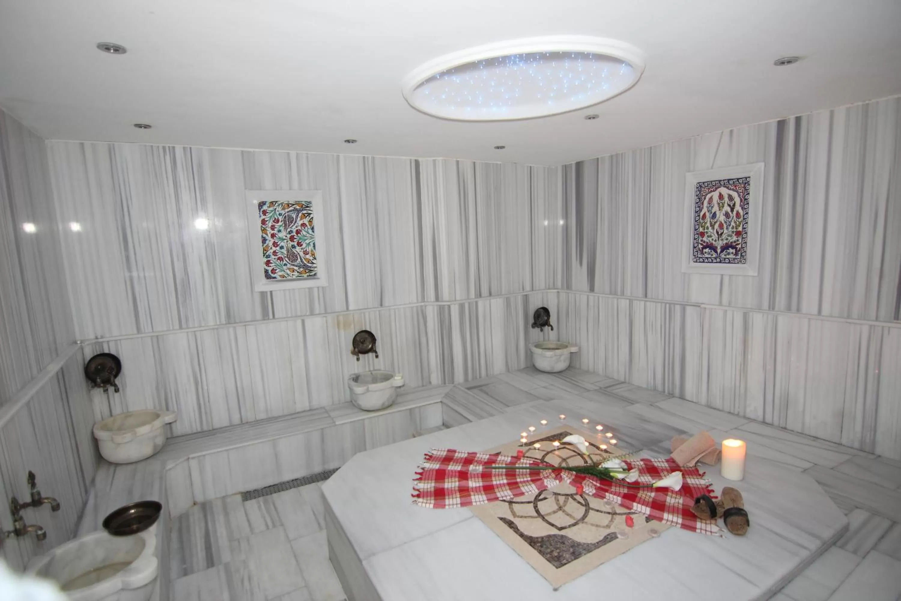 Public Bath in Diamond Royal Hotel