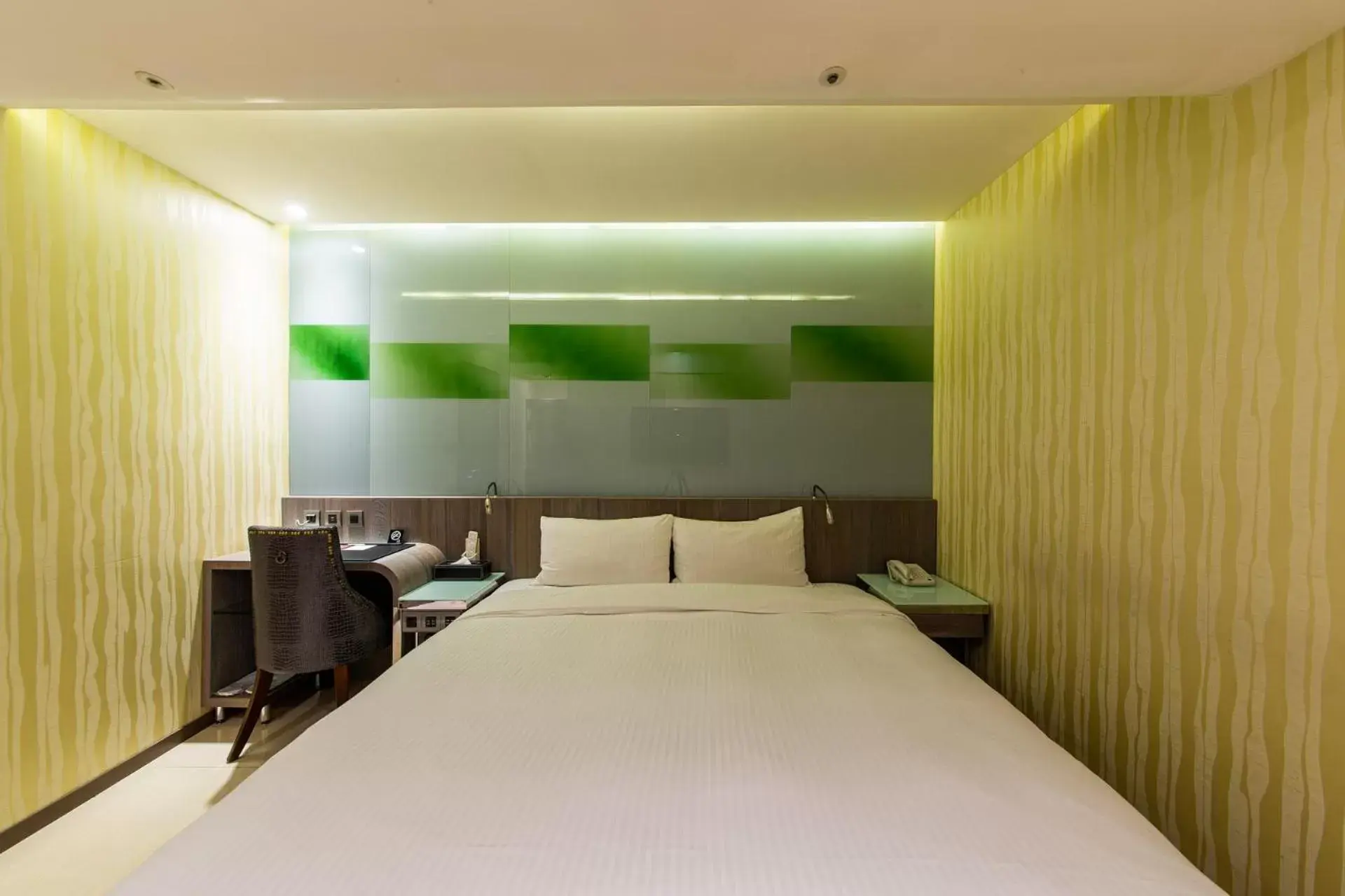 Bedroom, Bed in Beauty Hotels - Hotel Bnight-Self Check-In Hotel