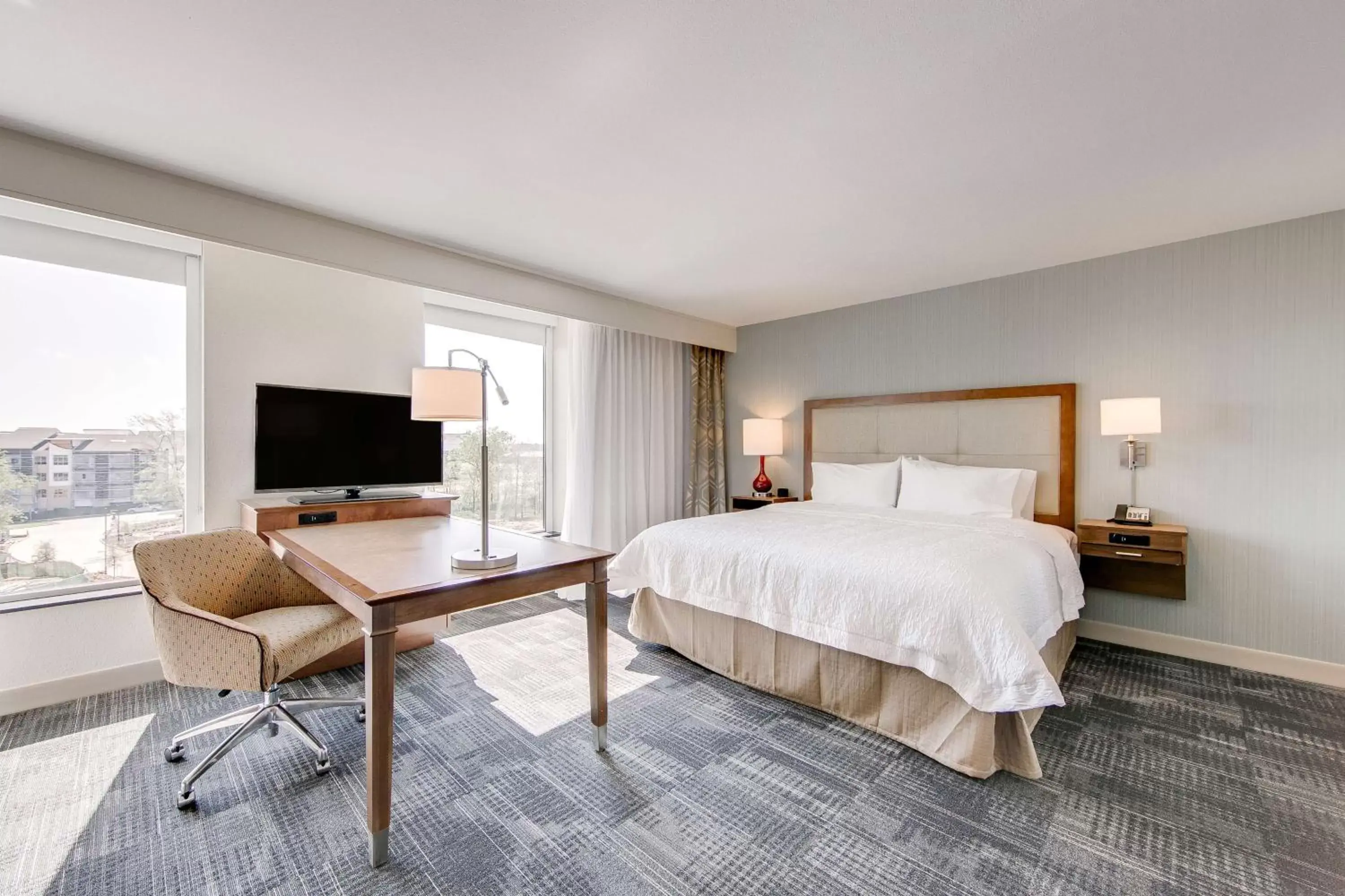 Bed in Hampton Inn & Suites North Houston Spring