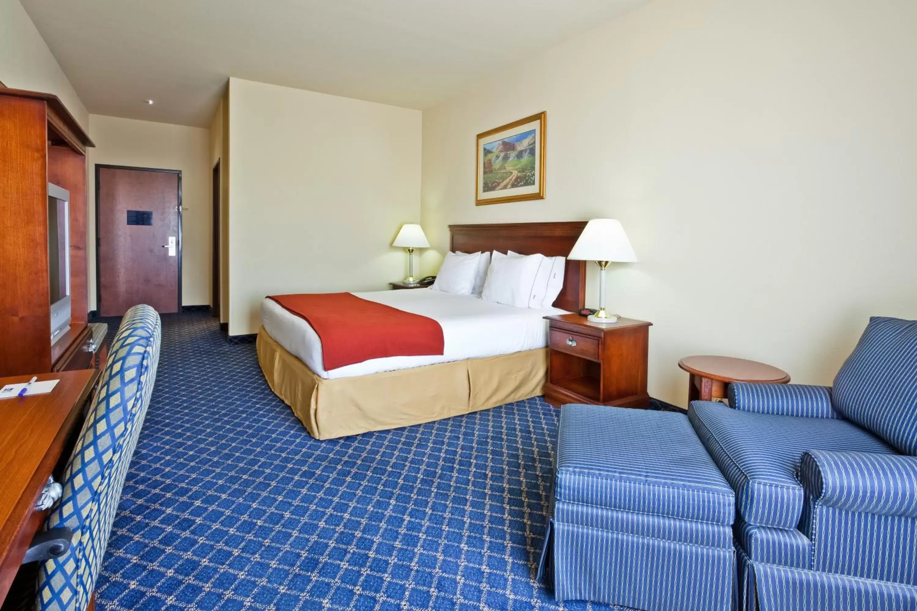 Photo of the whole room, Bed in Holiday Inn Express Hotel & Suites Paragould, an IHG Hotel