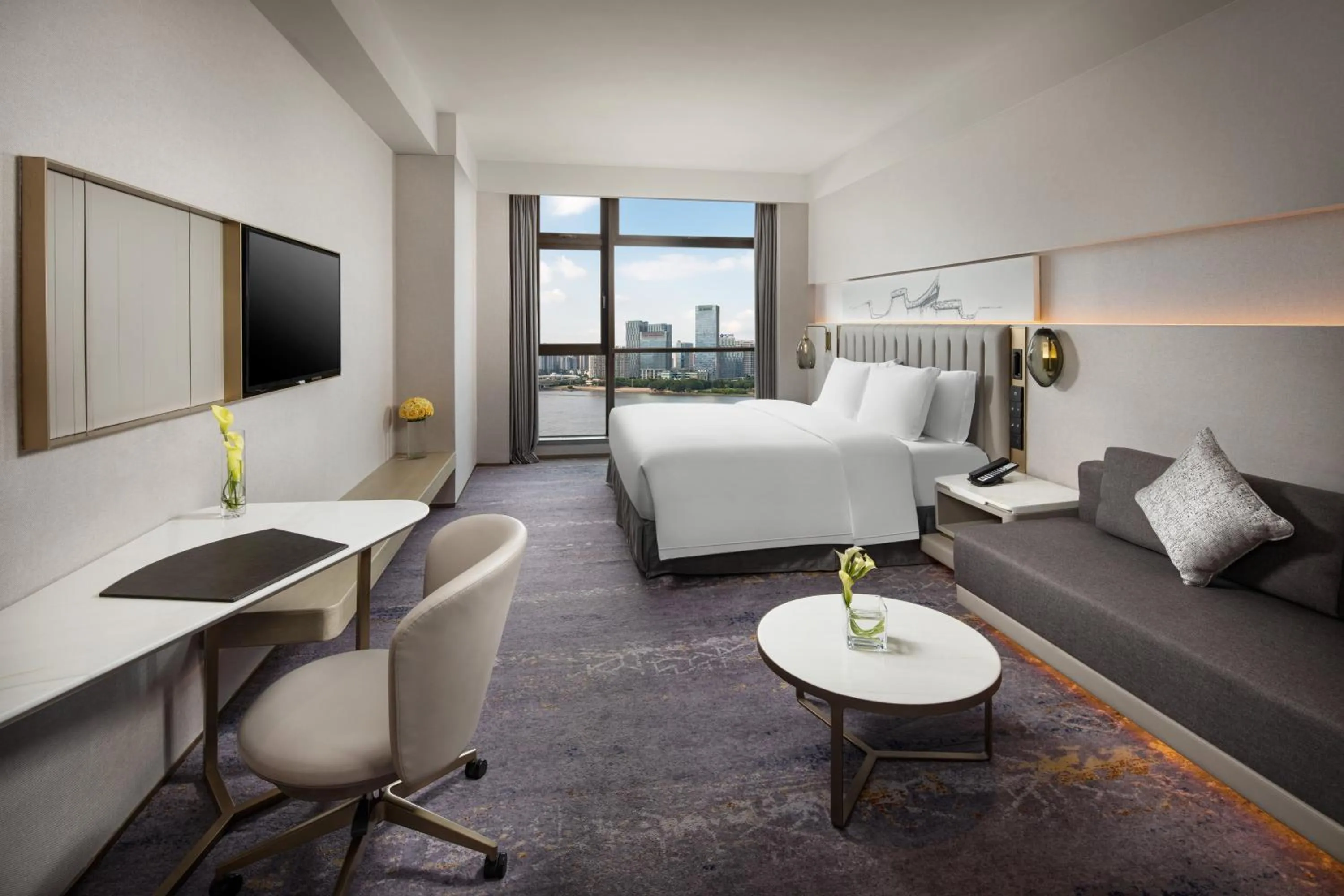 Photo of the whole room, Bed in Crowne Plaza Fuzhou South by IHG