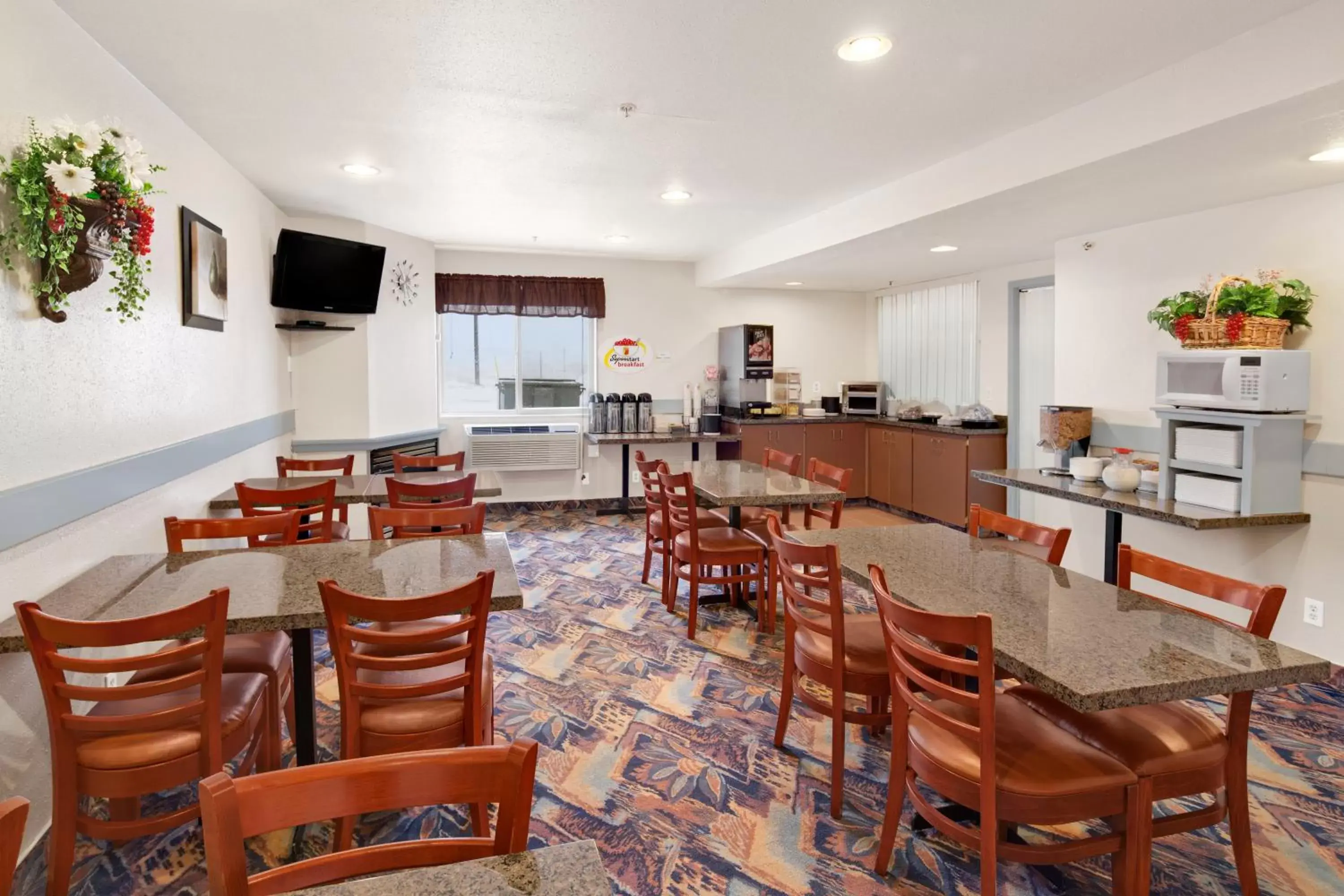 Property building in Super 8 by Wyndham Swift Current Property building in Super 8 by Wyndham Swift Current