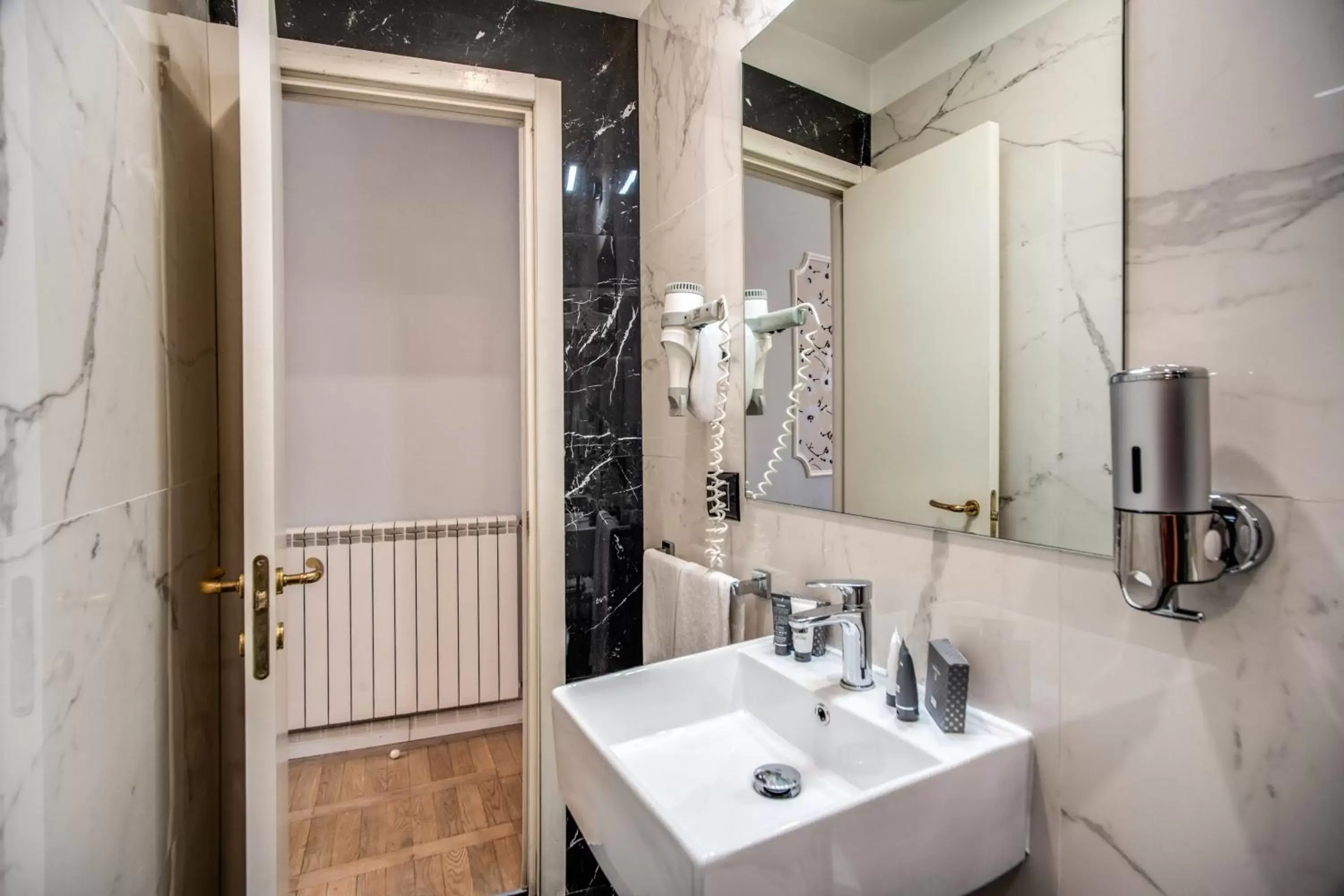 Bathroom in Relais Fontana Di Trevi Hotel