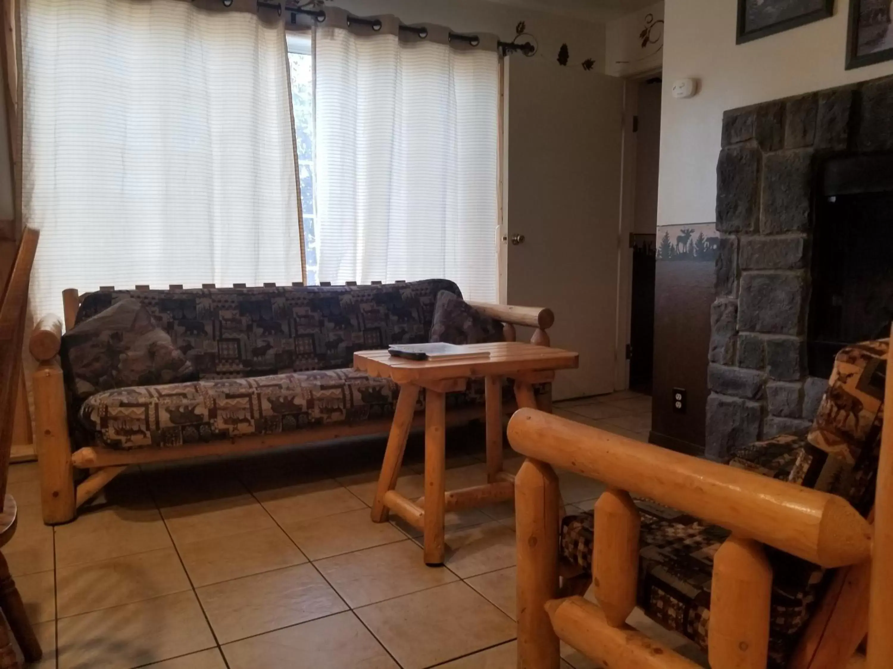 Living room, Seating Area in Fireside Lodge