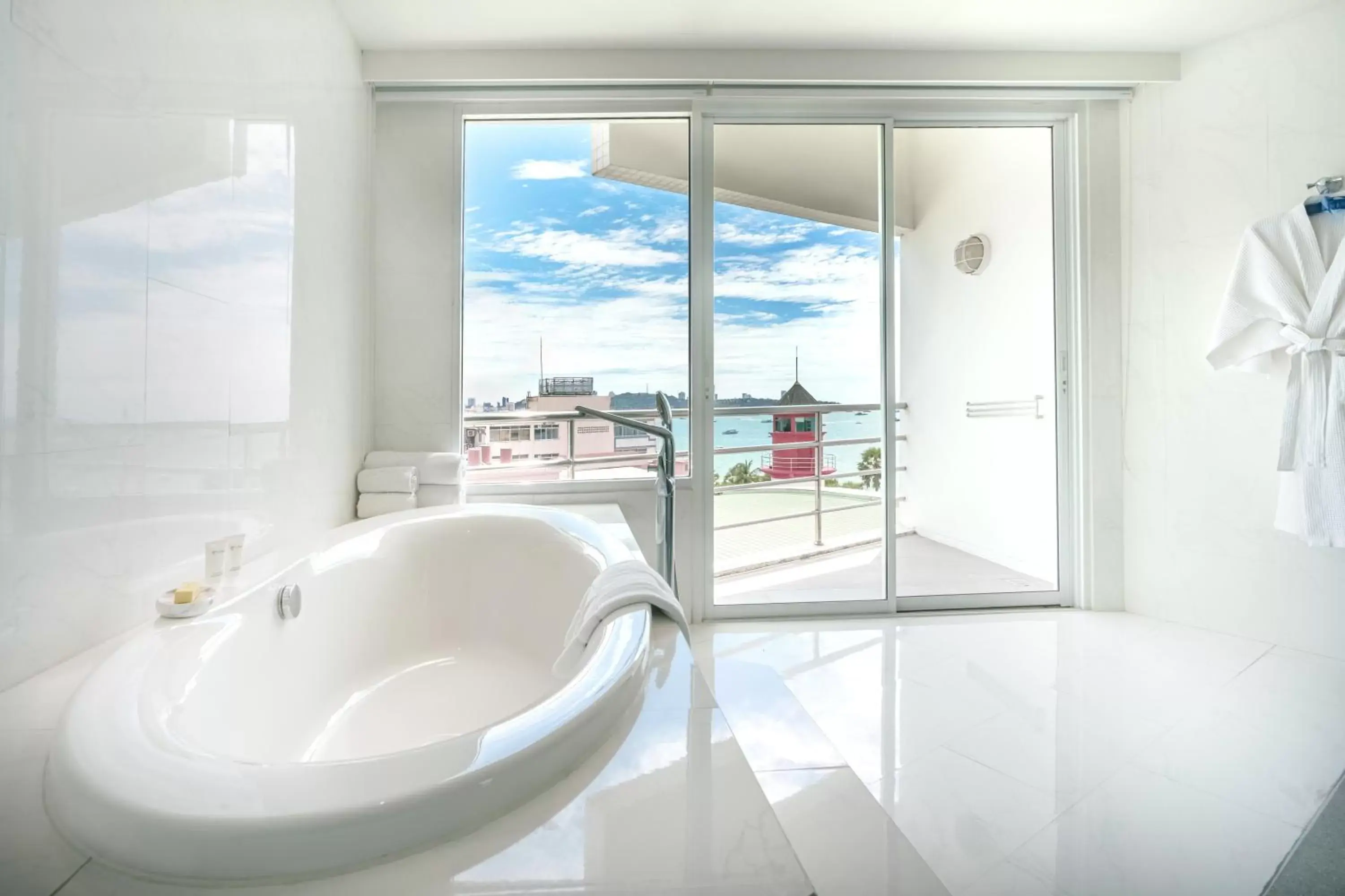 Bath, Bathroom in A-One The Royal Cruise Hotel Pattaya - SHA Extra Plus