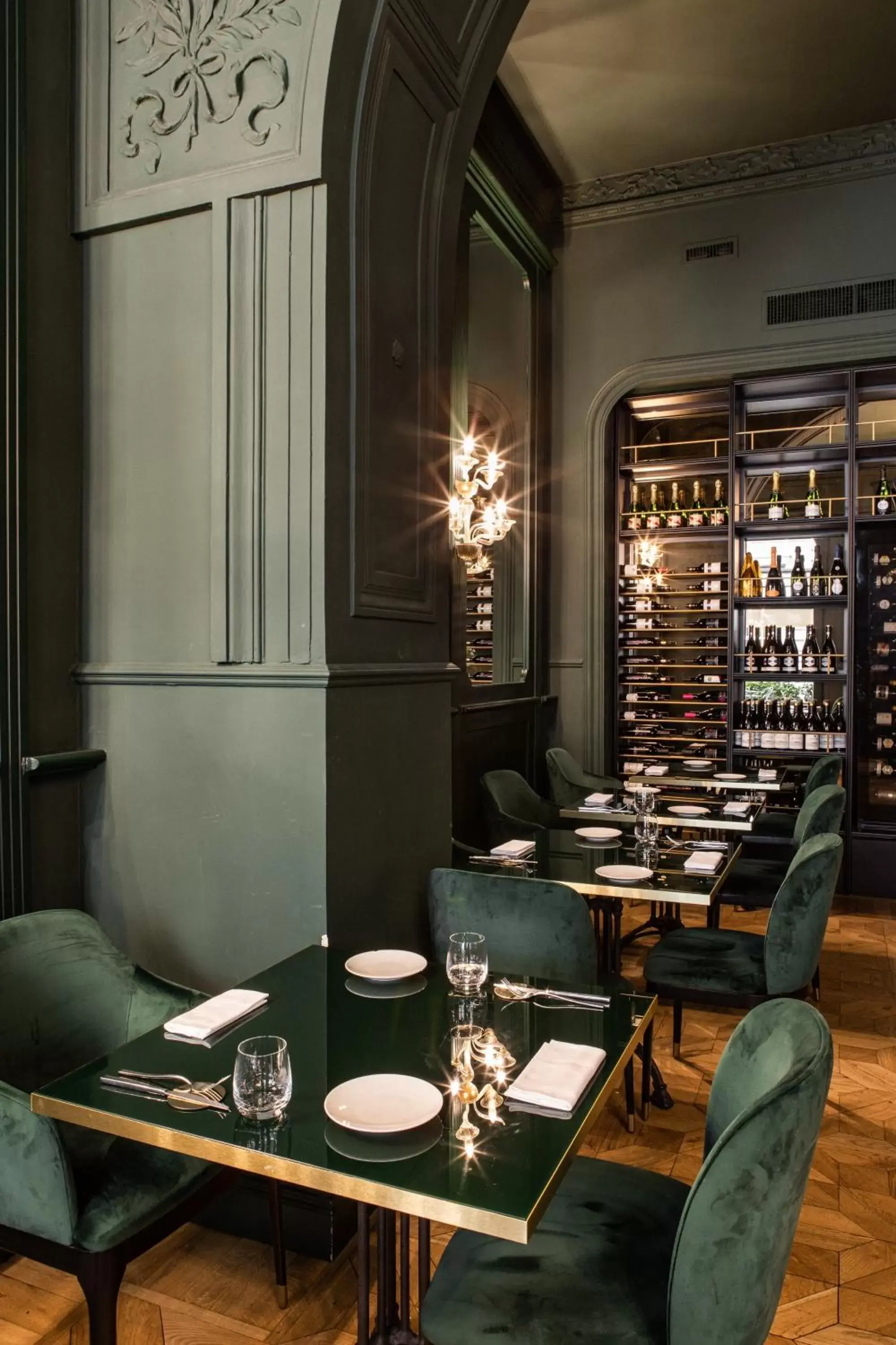 Restaurant/places to eat in Palace Suite Restaurant/places to eat in Palace Suite