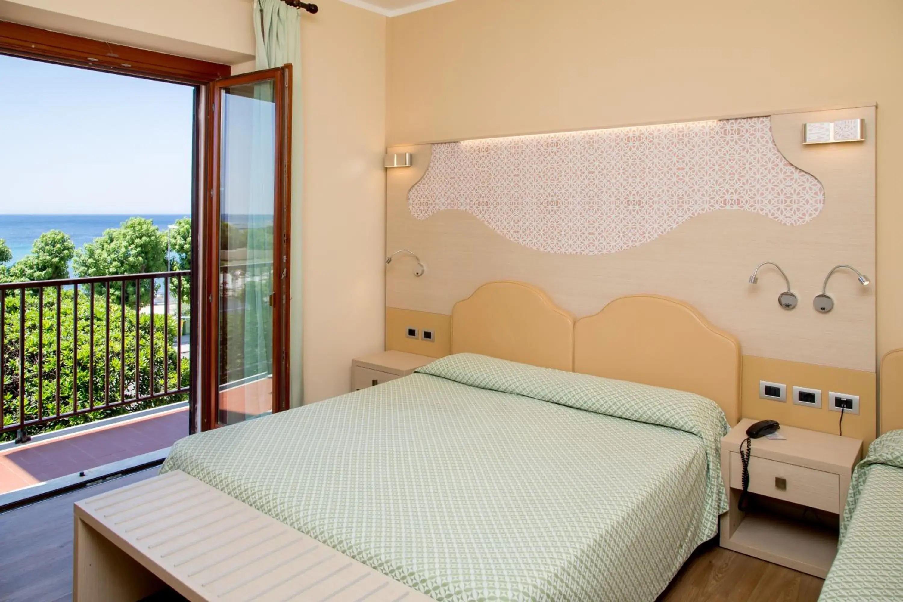 Bed in Hotel El Balear