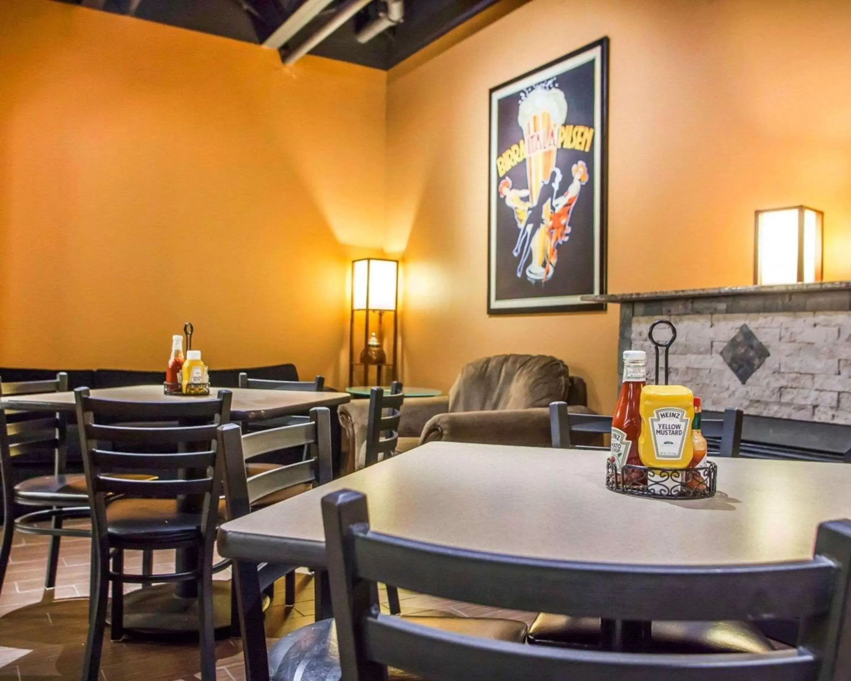 Restaurant/Places to Eat in Comfort Inn St Louis - Westport Event Center