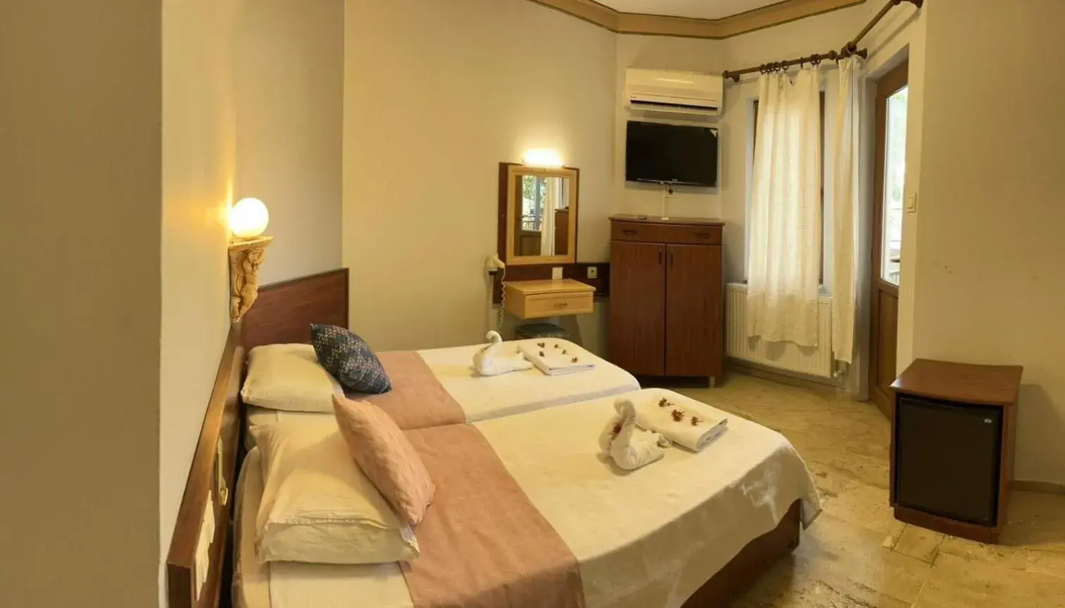 Bedroom, Bed in Han Dalyan Hotel