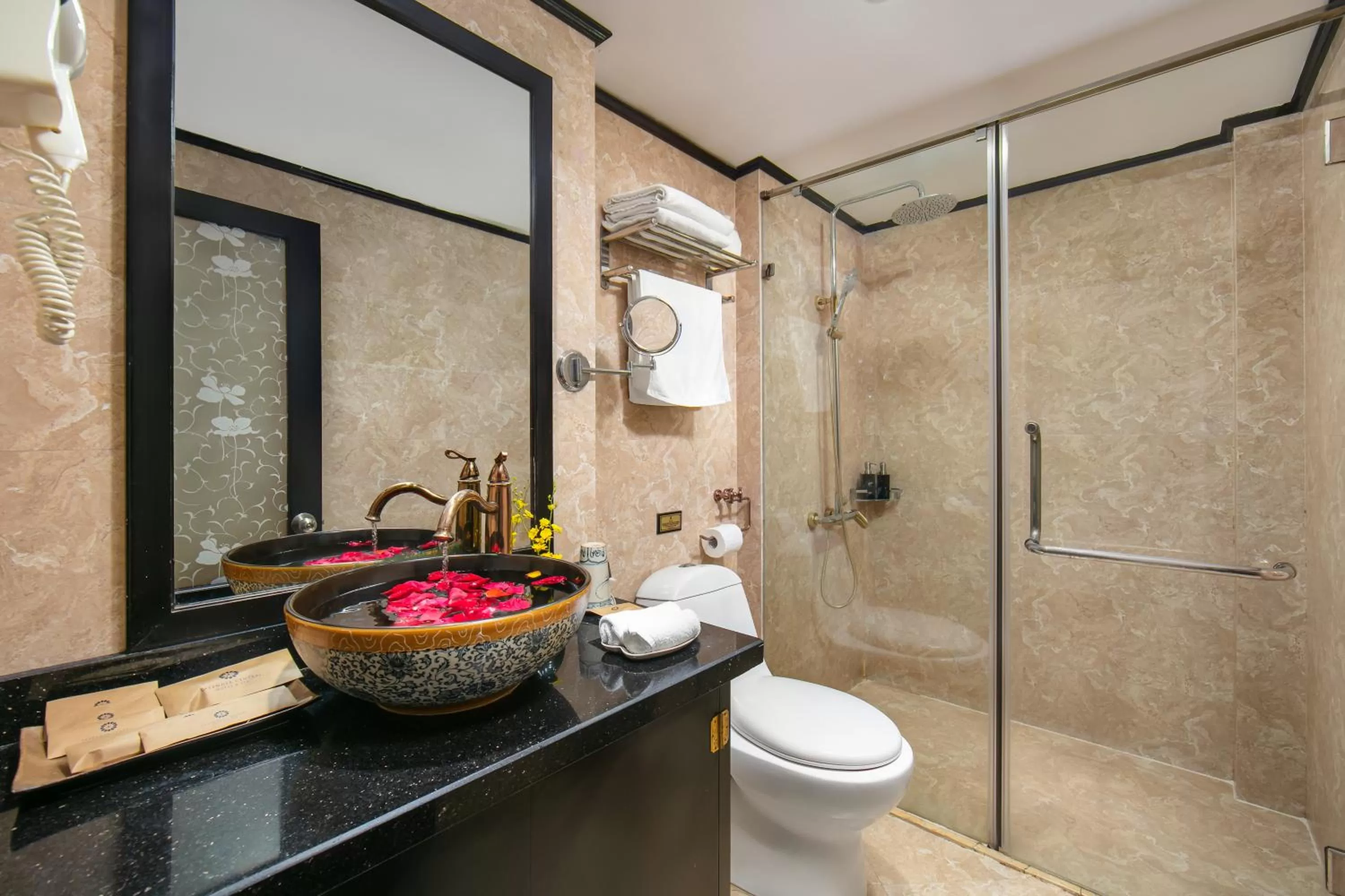 Bathroom in Lavender Central Hotel & Spa Hanoi