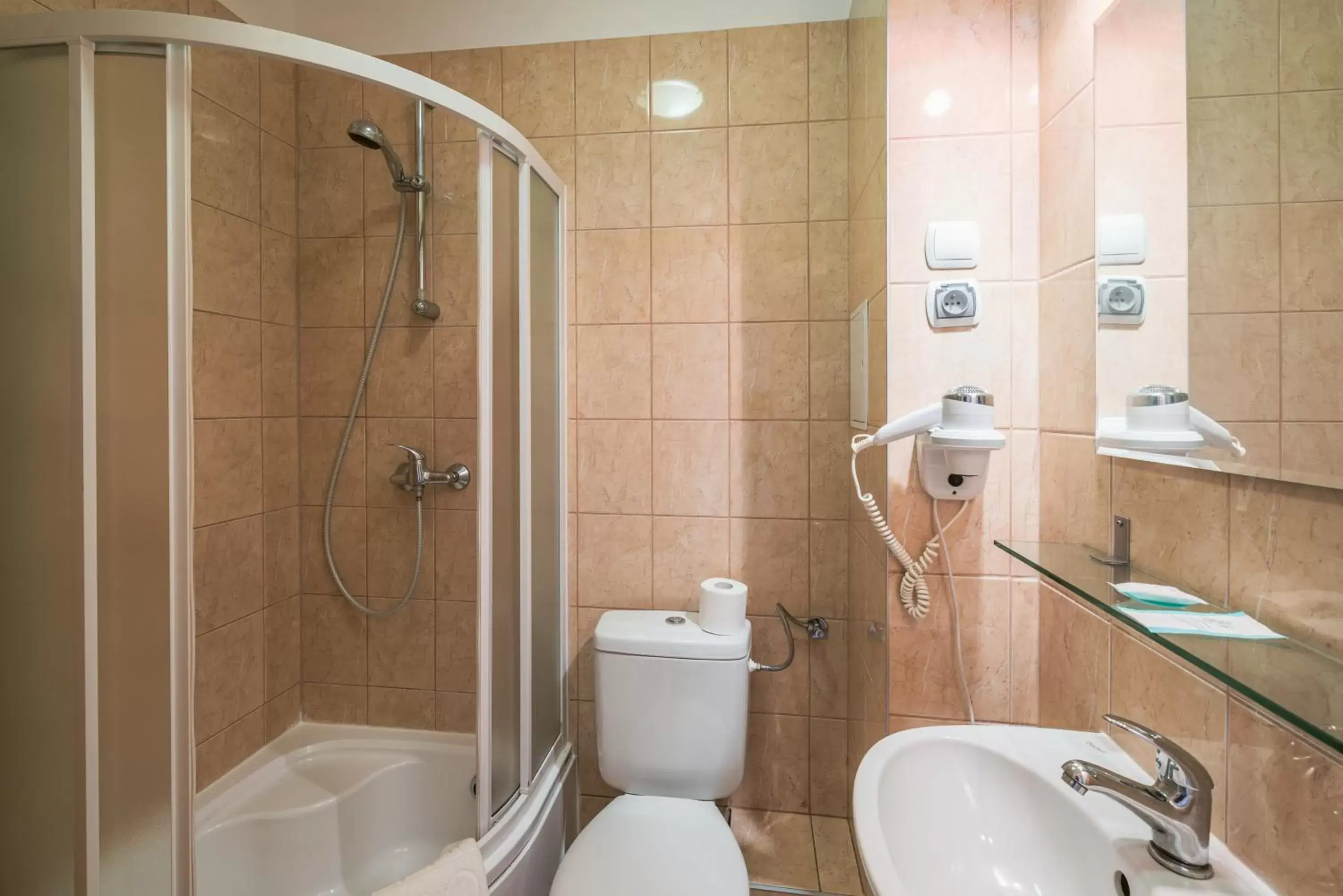Bathroom in Hotel Polonia Centrum