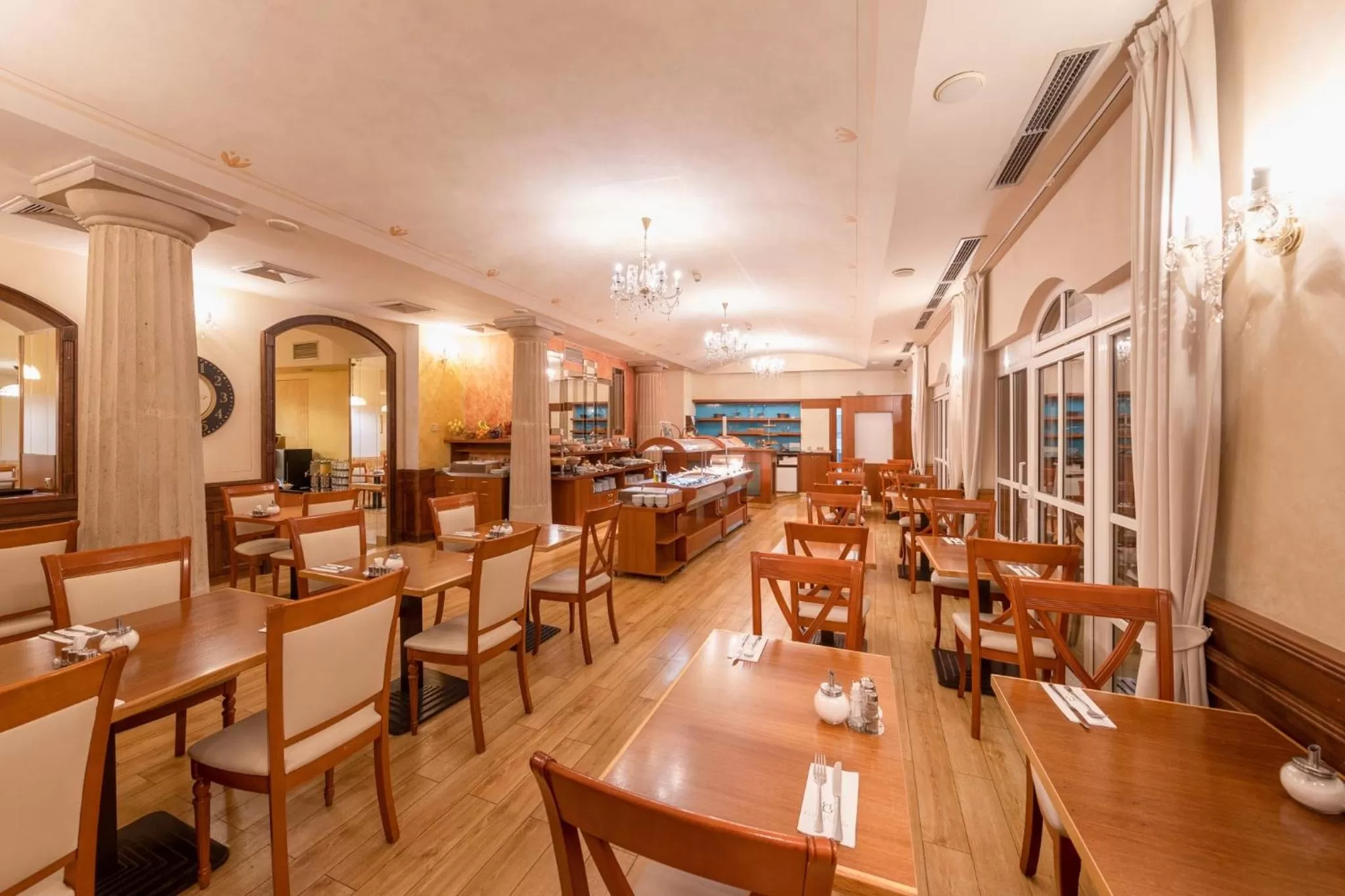 Restaurant/places to eat in Hotel Meteor Plaza Prague