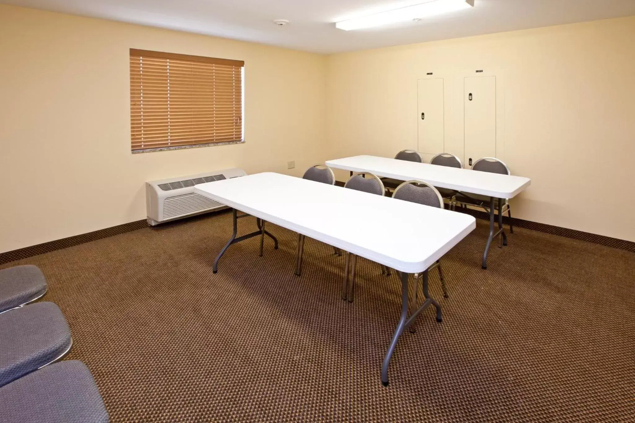 Meeting/conference room in Candlewood Suites Lafayette, an IHG Hotel
