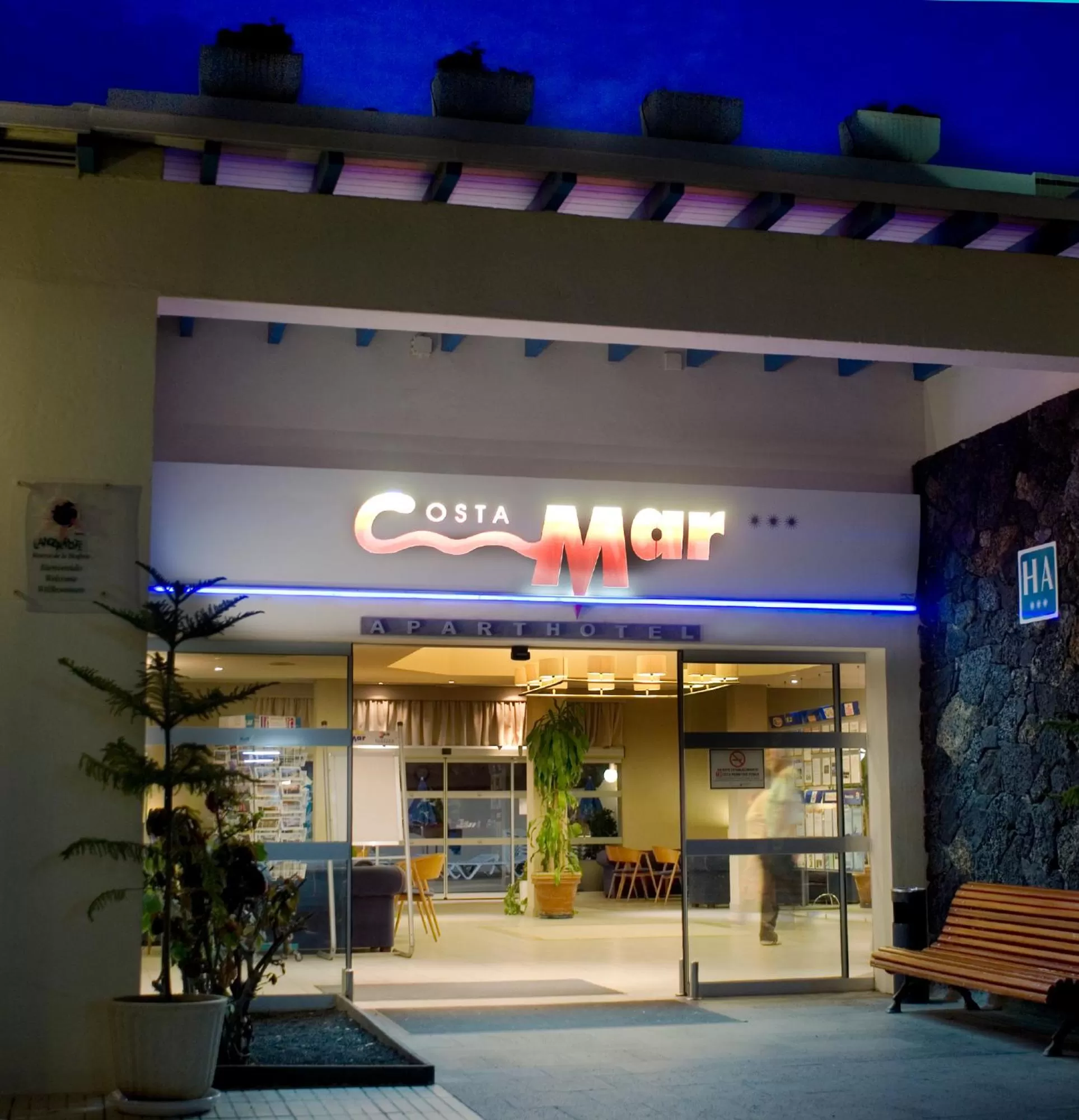Facade/entrance in Aparthotel Costa Mar
