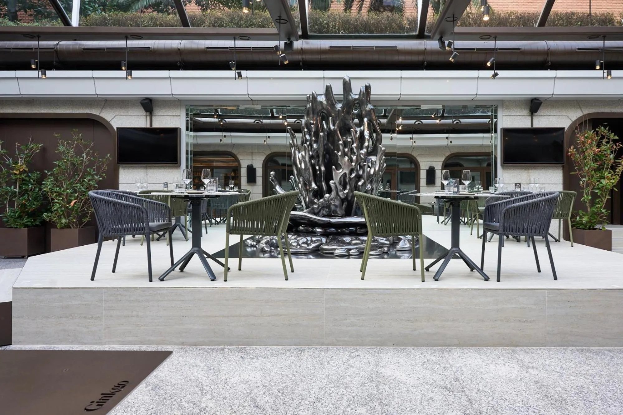 Restaurant/places to eat in VP Madroño