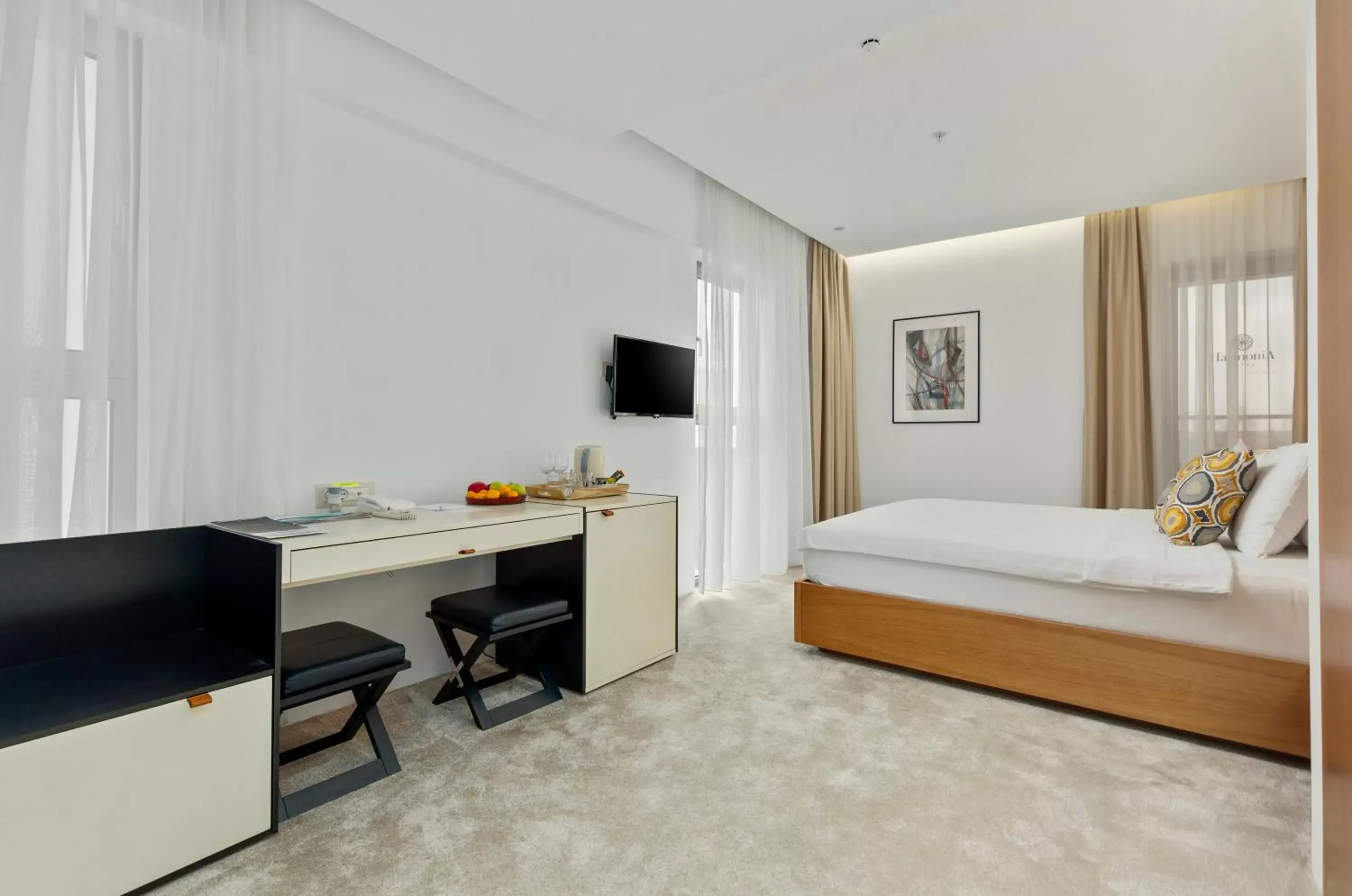 Bedroom, TV/Entertainment Center in Hotel Harmonia by Dukley